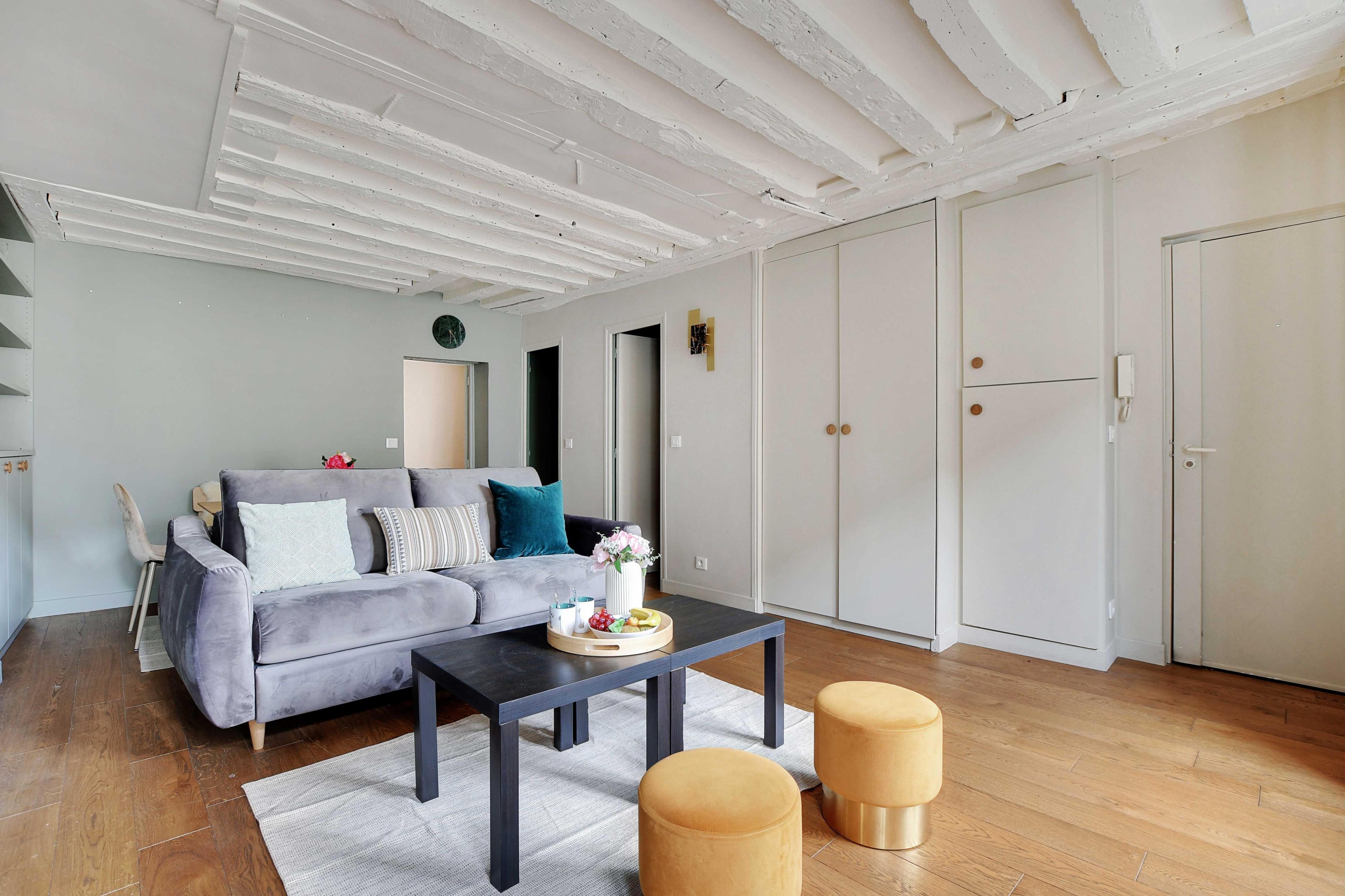 Chic apartment -1BR/4P- Haut Marais / Republique - Tap to explore photos