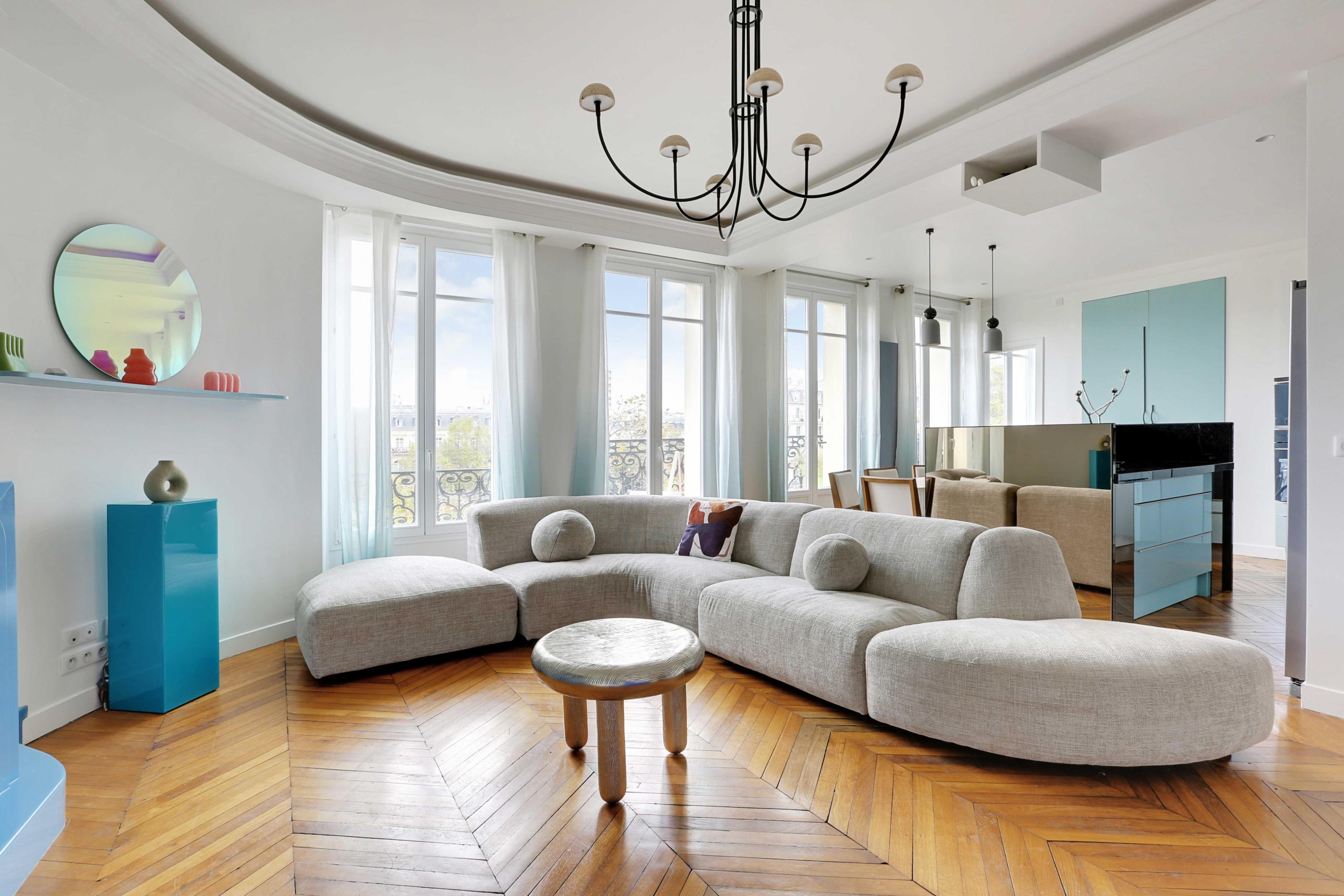 Elegant & Spacious Home - 3BR/6P - Republique - Tap to explore photos
