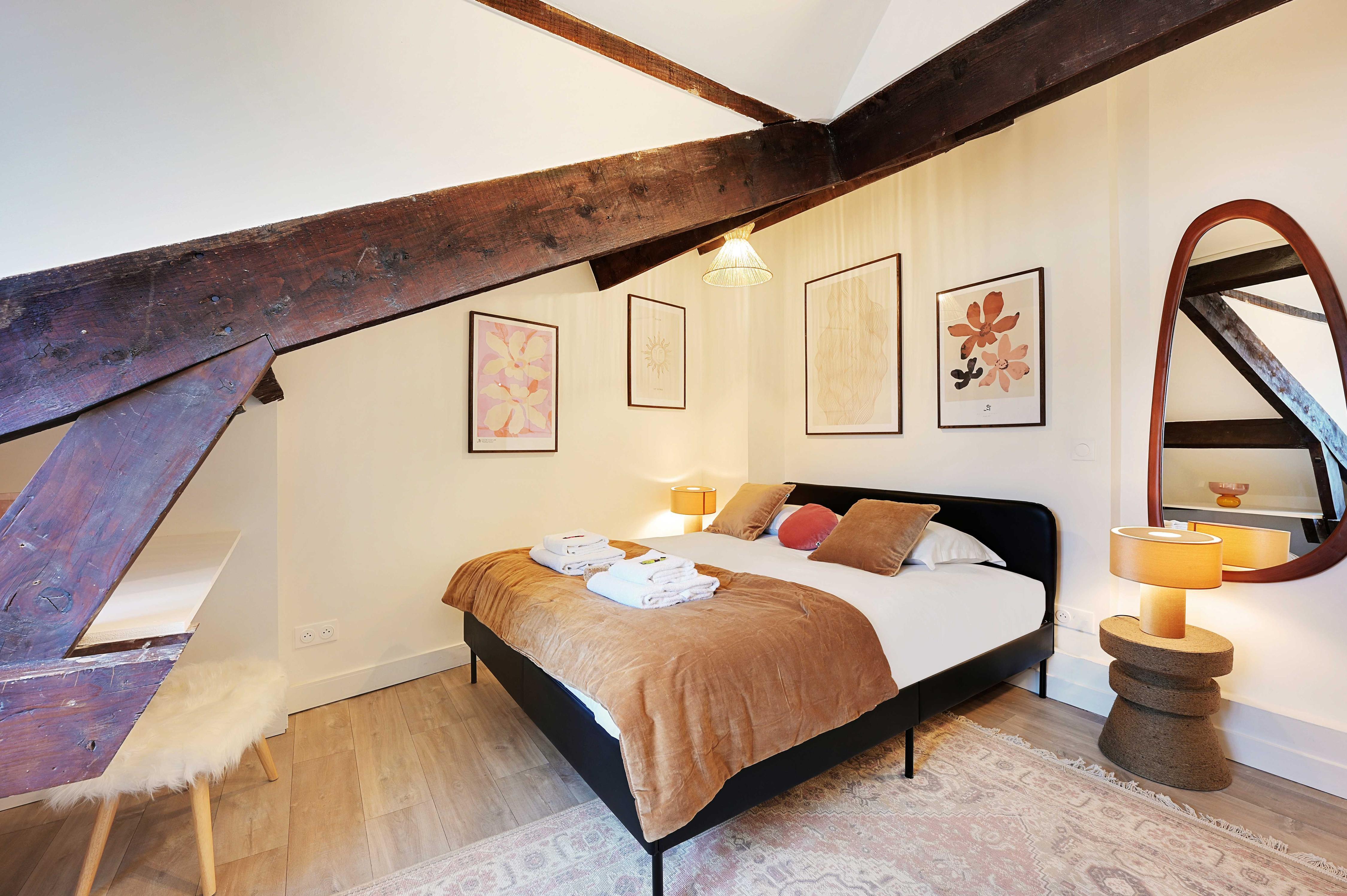 Charming duplex 1BR/2P Le Marais - Tap to explore photos