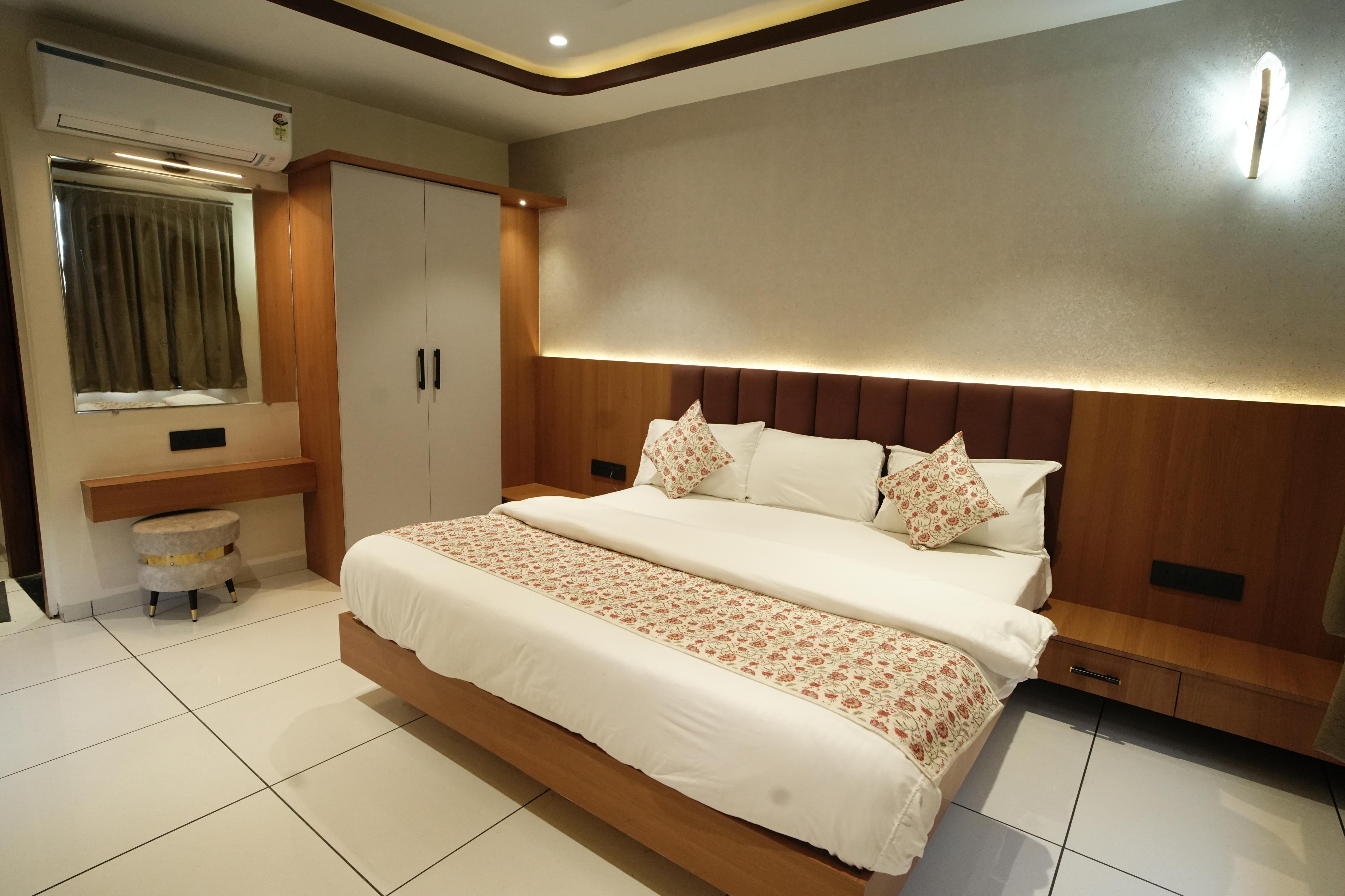 Hotel Shree Agrawal Palace - Tap to explore photos