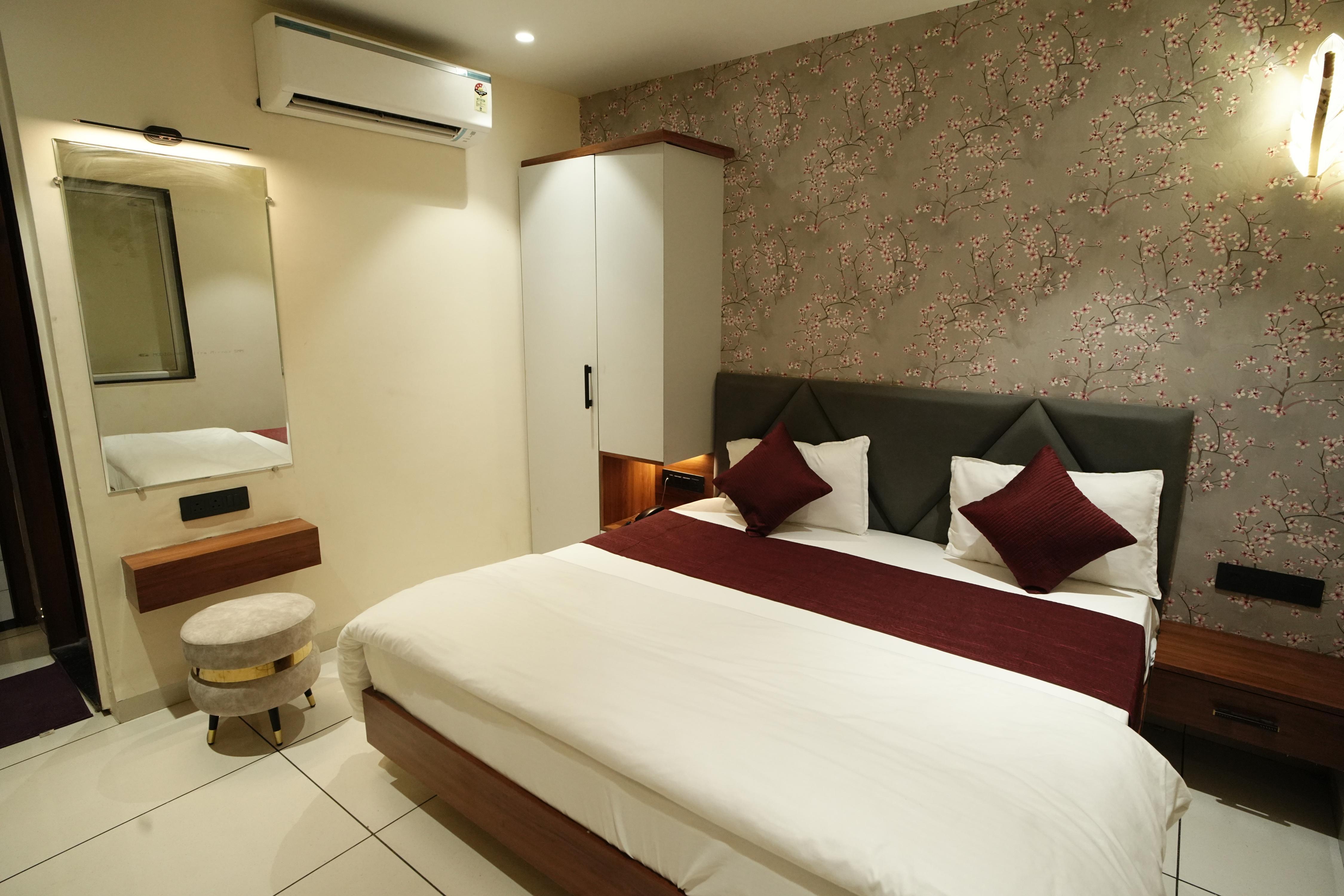 Hotel Shree Agrawal Palace - Tap to explore photos