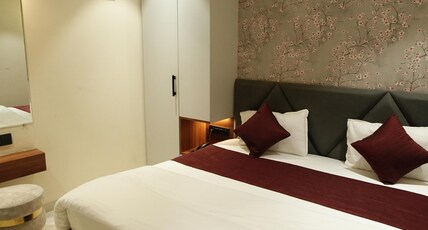 Hotel Shree Agrawal Palace Room Type - Deluxe Suite Room