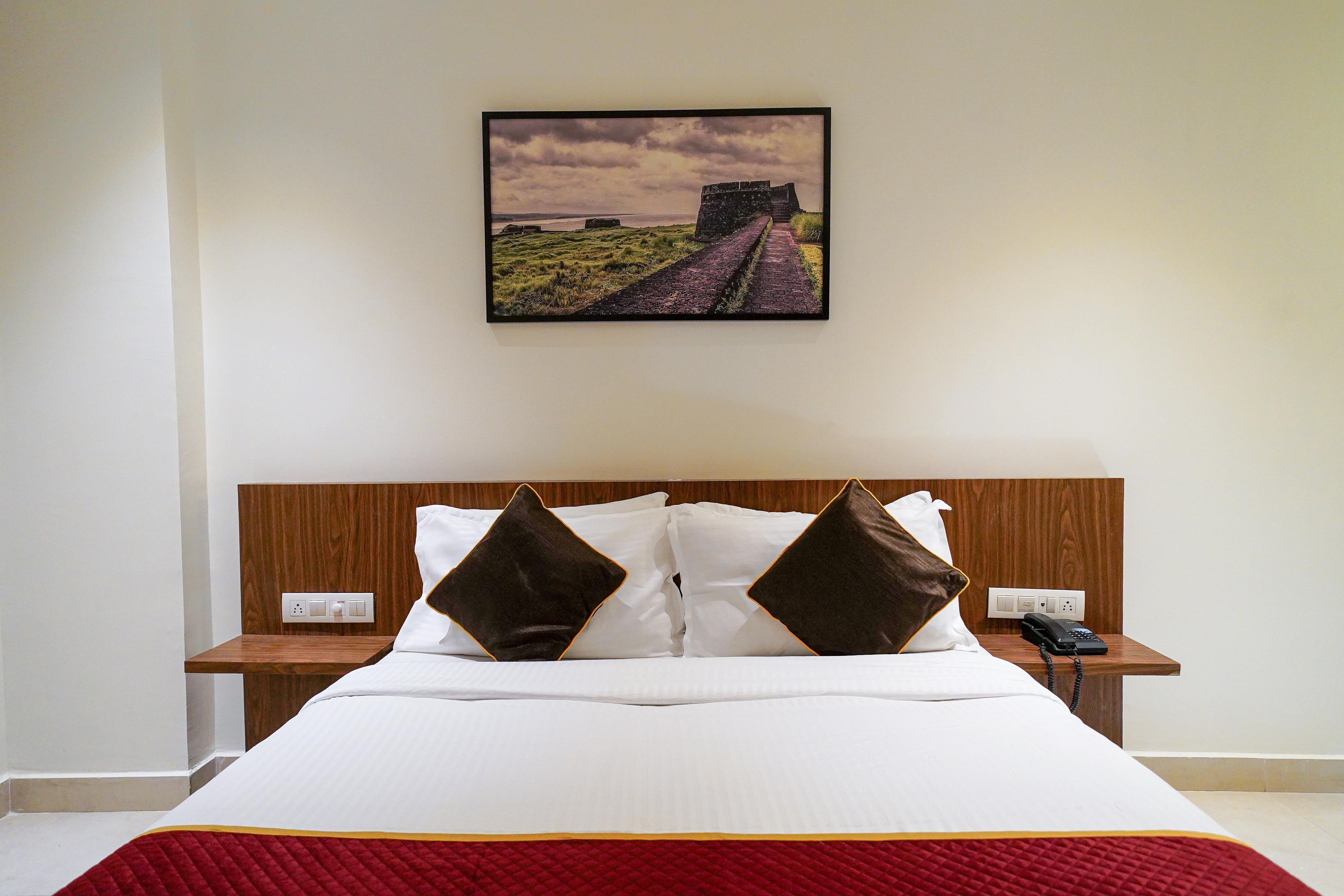 Open Hotel by Olive - Langford Suites Room Type - Deluxe King Room