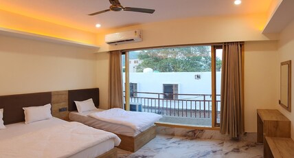 Ashoka Hotel Room Type - LUXURY TRIPPLE BED MOUNTAIN VIEW 306