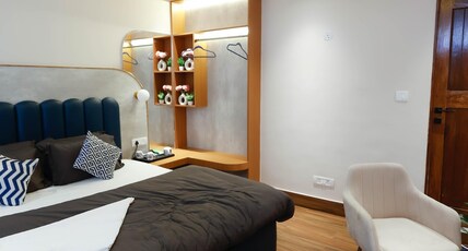 Joey's Hostel Manali Room Type - Deluxe Double Room with Heater (Upper Floor)