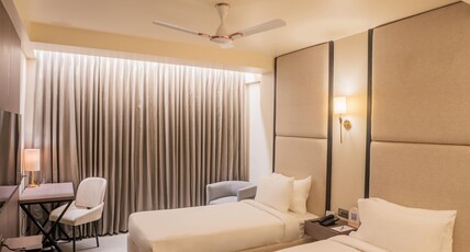 HOTEL SRH Room Type - Deluxe Room With Work Desk