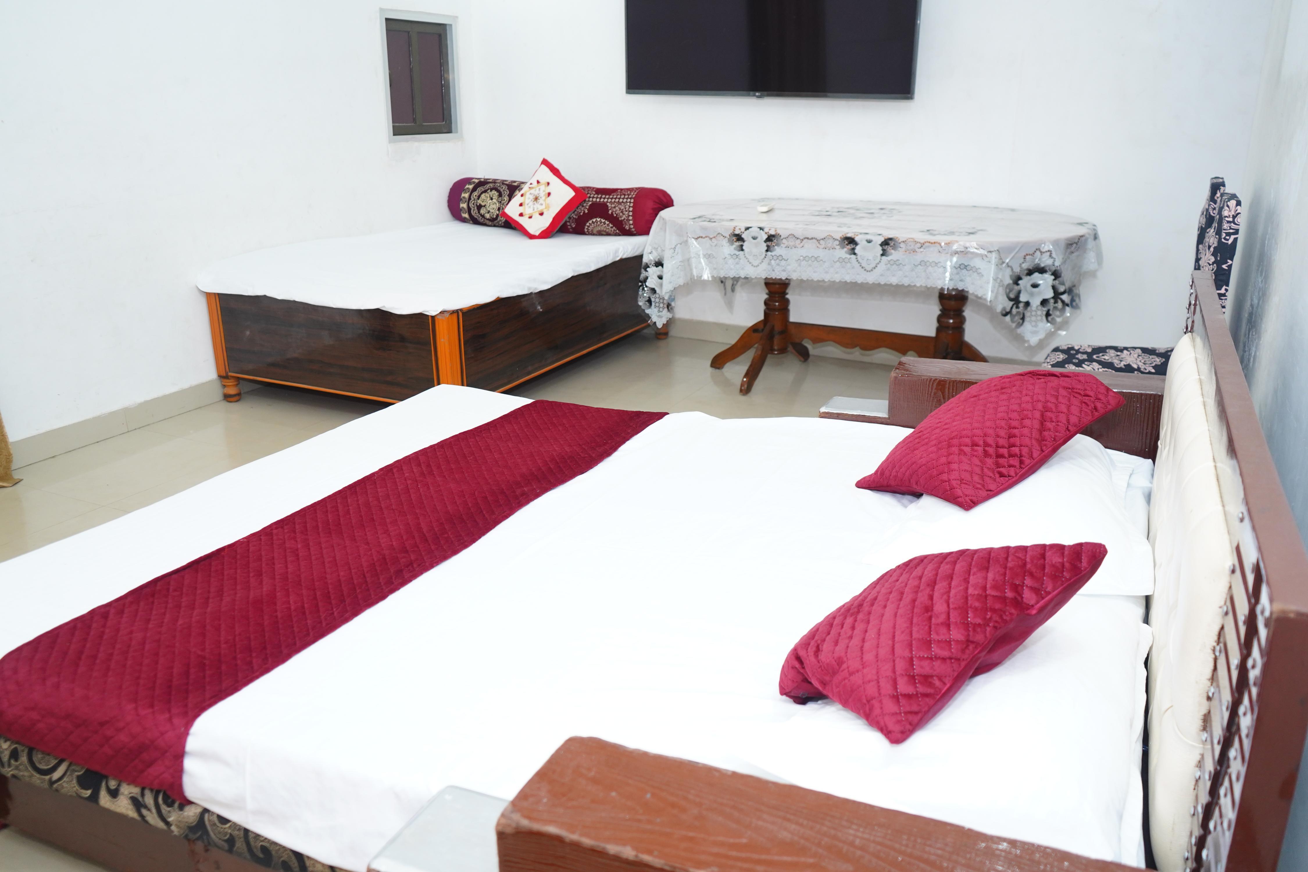 Sri Kashi Vishwanath Homestay - Tap to explore photos