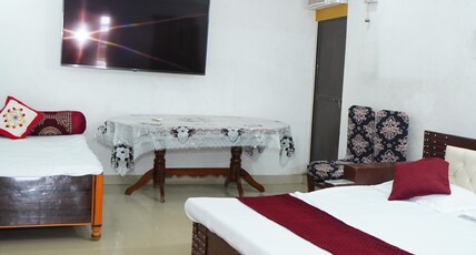 Sri Kashi Vishwanath Homestay Room Type - Deluxe Room