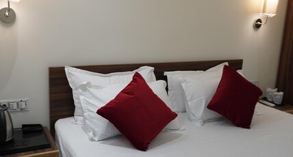 7Sky Hotel and Restaurant Room Type - Premium