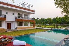 ELIVAAS Amber Villa 3BHK Retreat W/ Pvt Pool Game Room & Studio Rooms