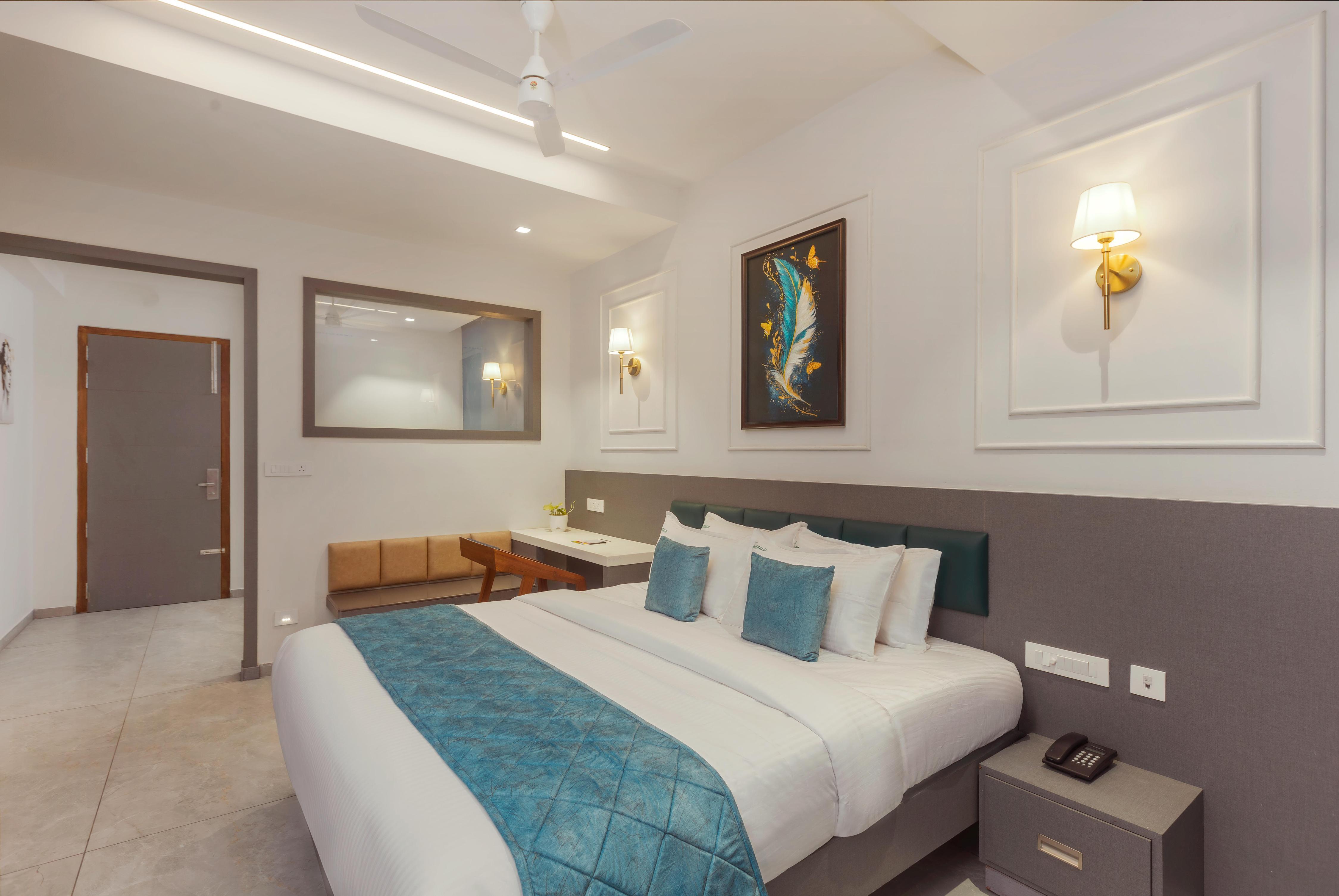 The Emerald - Tap to explore photos