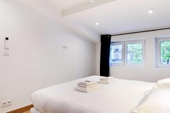 Cozy 1BR Apartment for 4 in Heart of Montmartre
