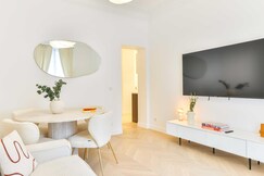 Charming 2BR/6P - Eiffel Tower