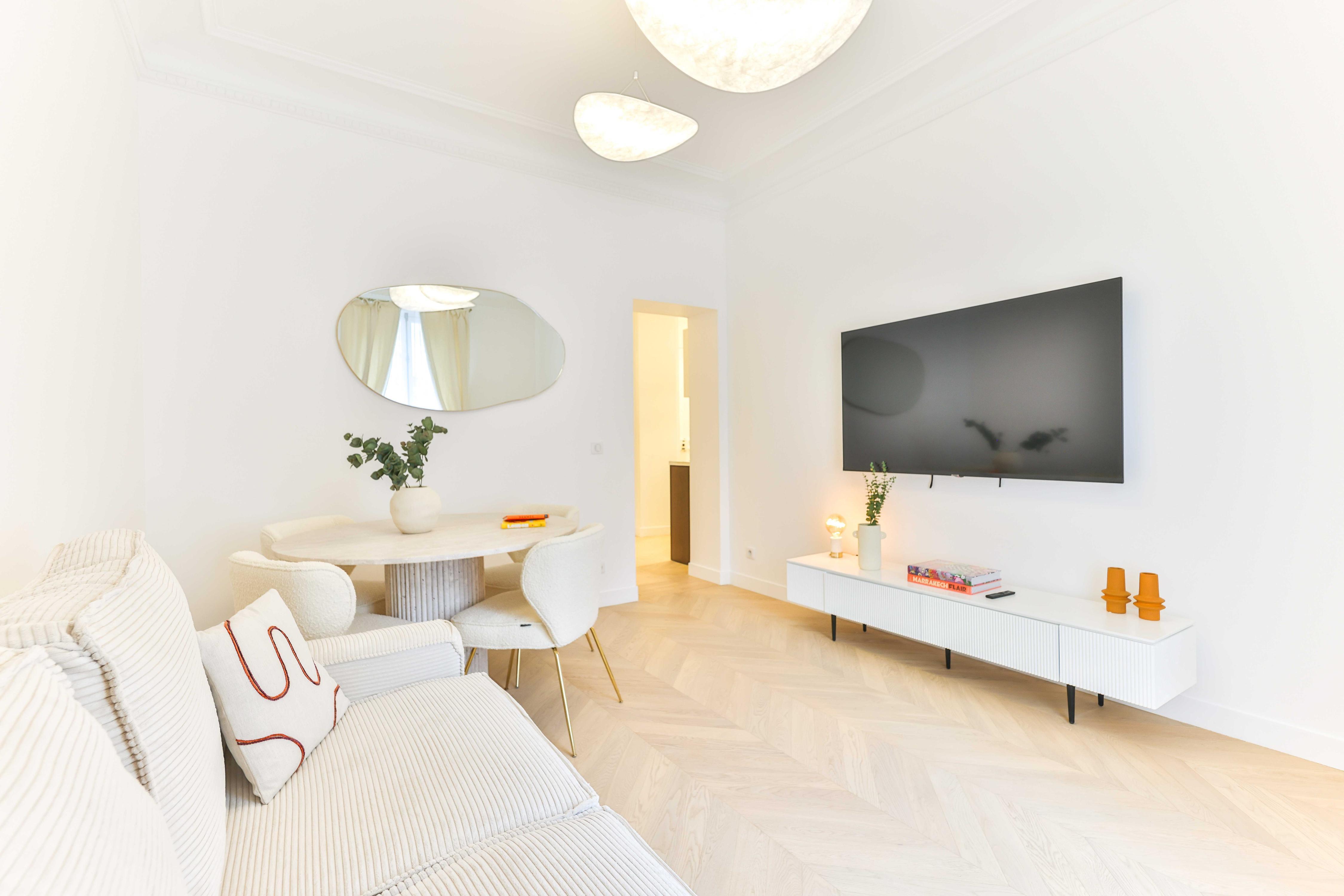 Charming 2BR/6P - Eiffel Tower Room Type - Charming 2BR/6P - Eiffel Tower