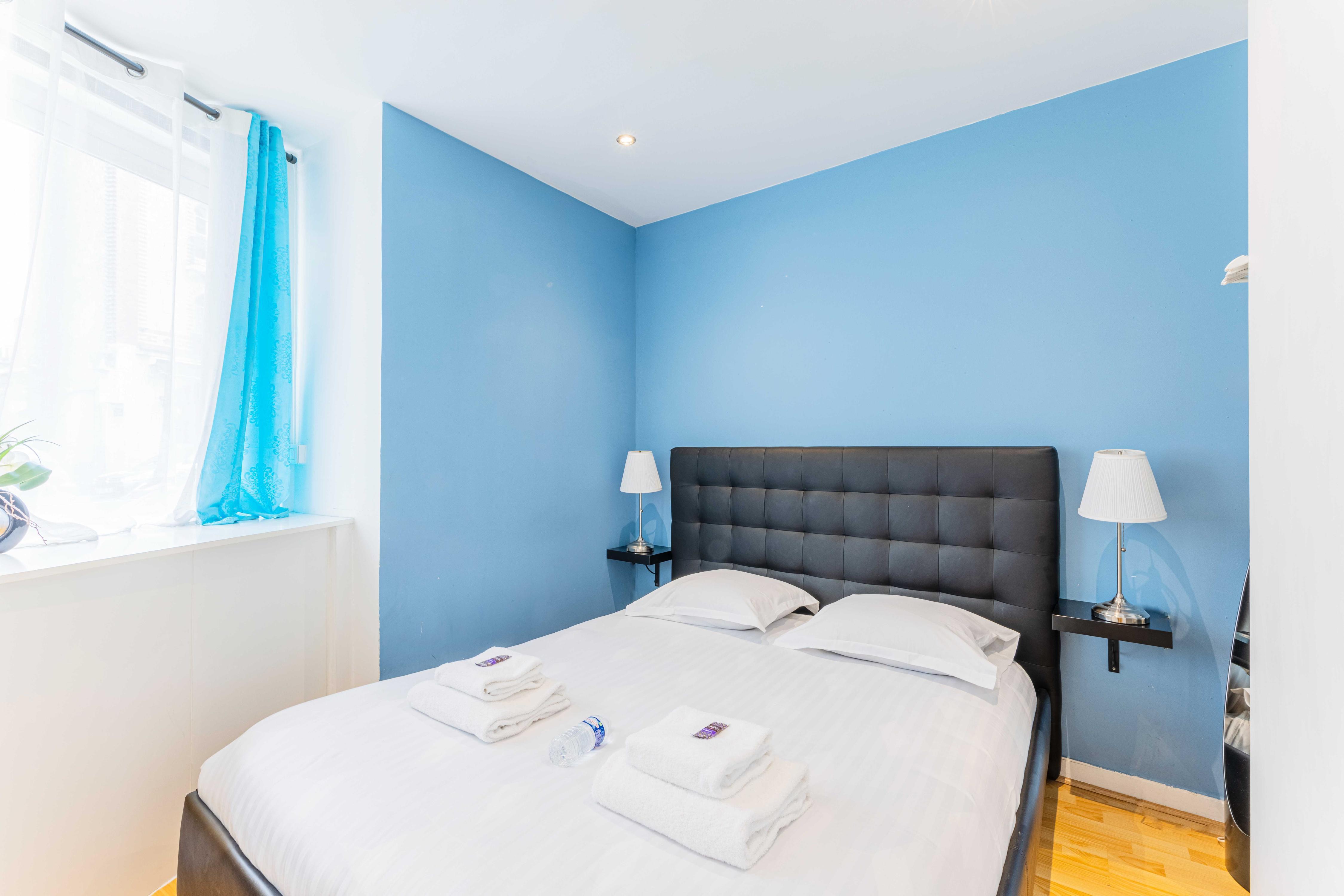 Charming 1BR Apartment for 4 Steps from Sacre Coeur - Tap to explore photos