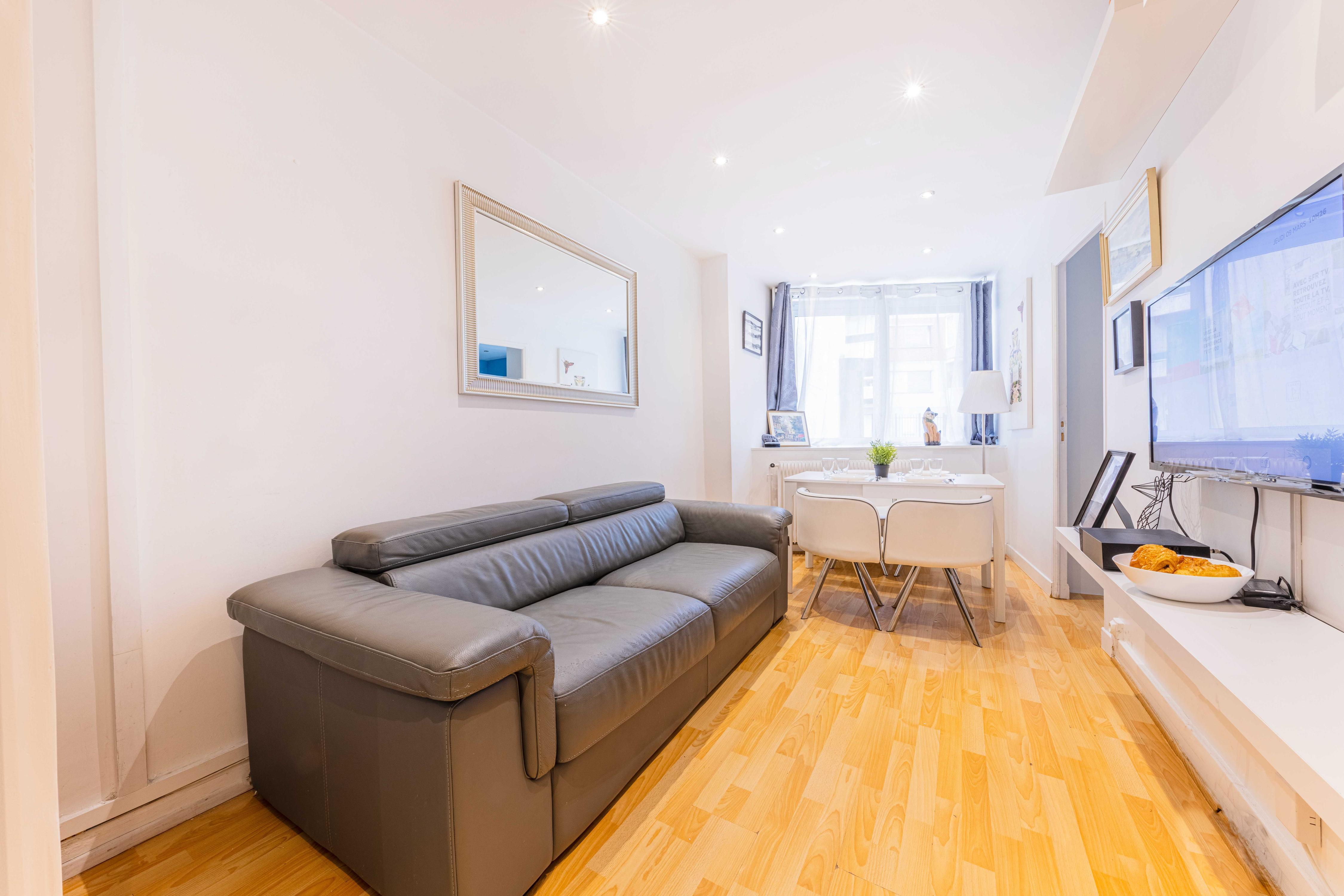 Charming 1BR Apartment for 4 Steps from Sacre Coeur - Tap to explore photos