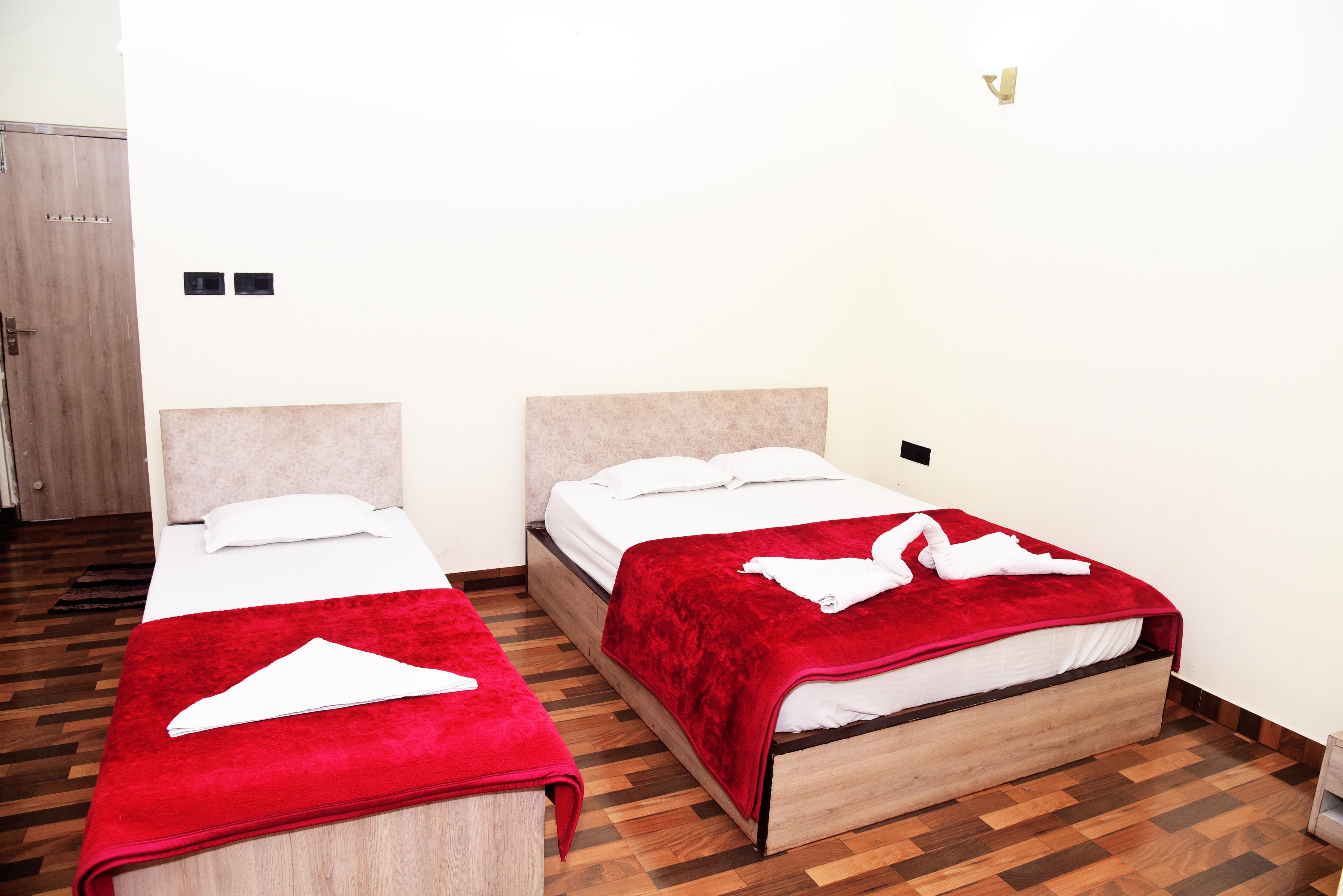 Hotel J.N. Palace Room Type - Triple Bed AC