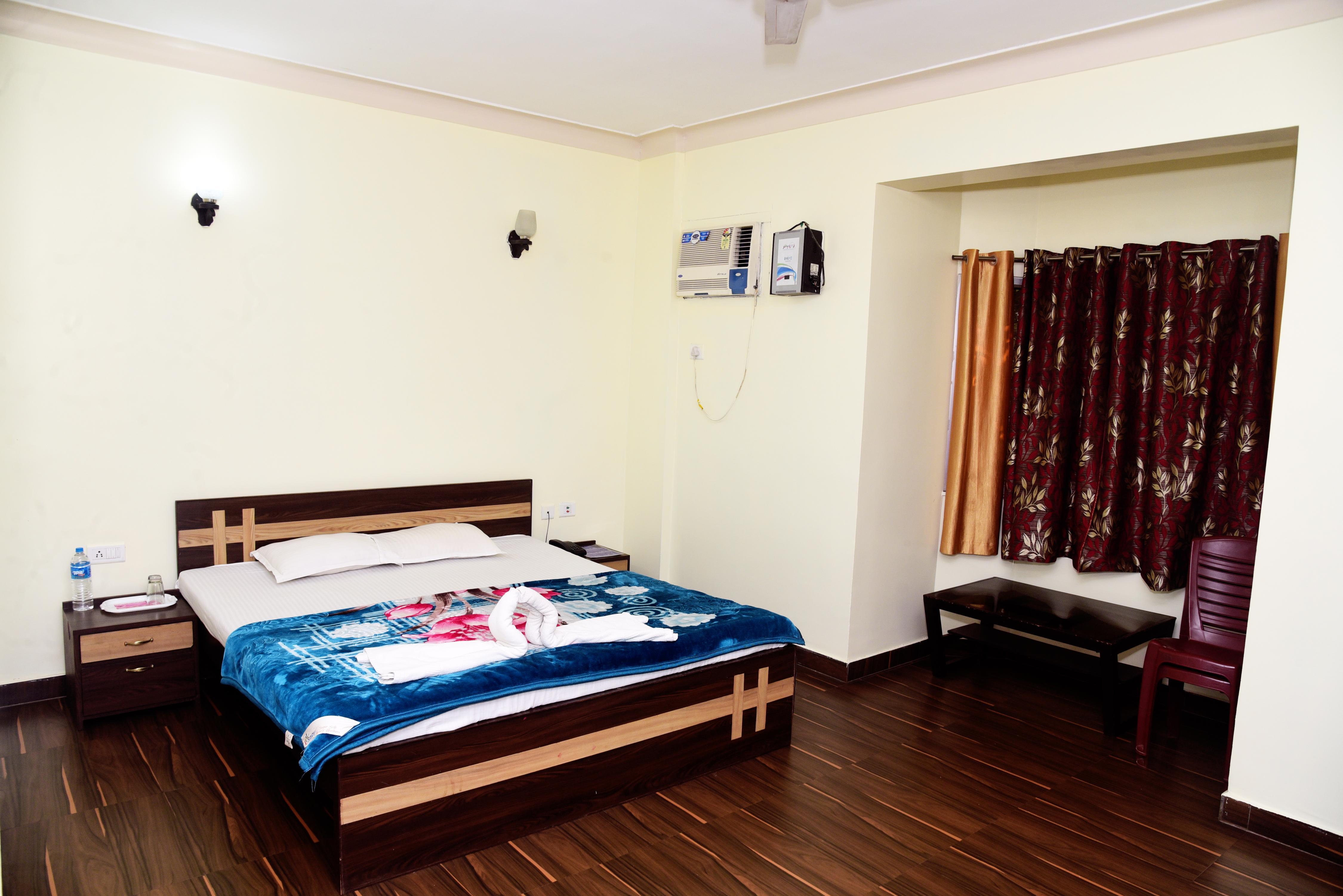 Hotel J.N. Palace Room Type - Executive AC Room