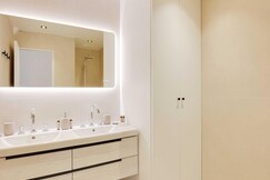 Charming apt with balcony - 2BR/4P - Suresnes