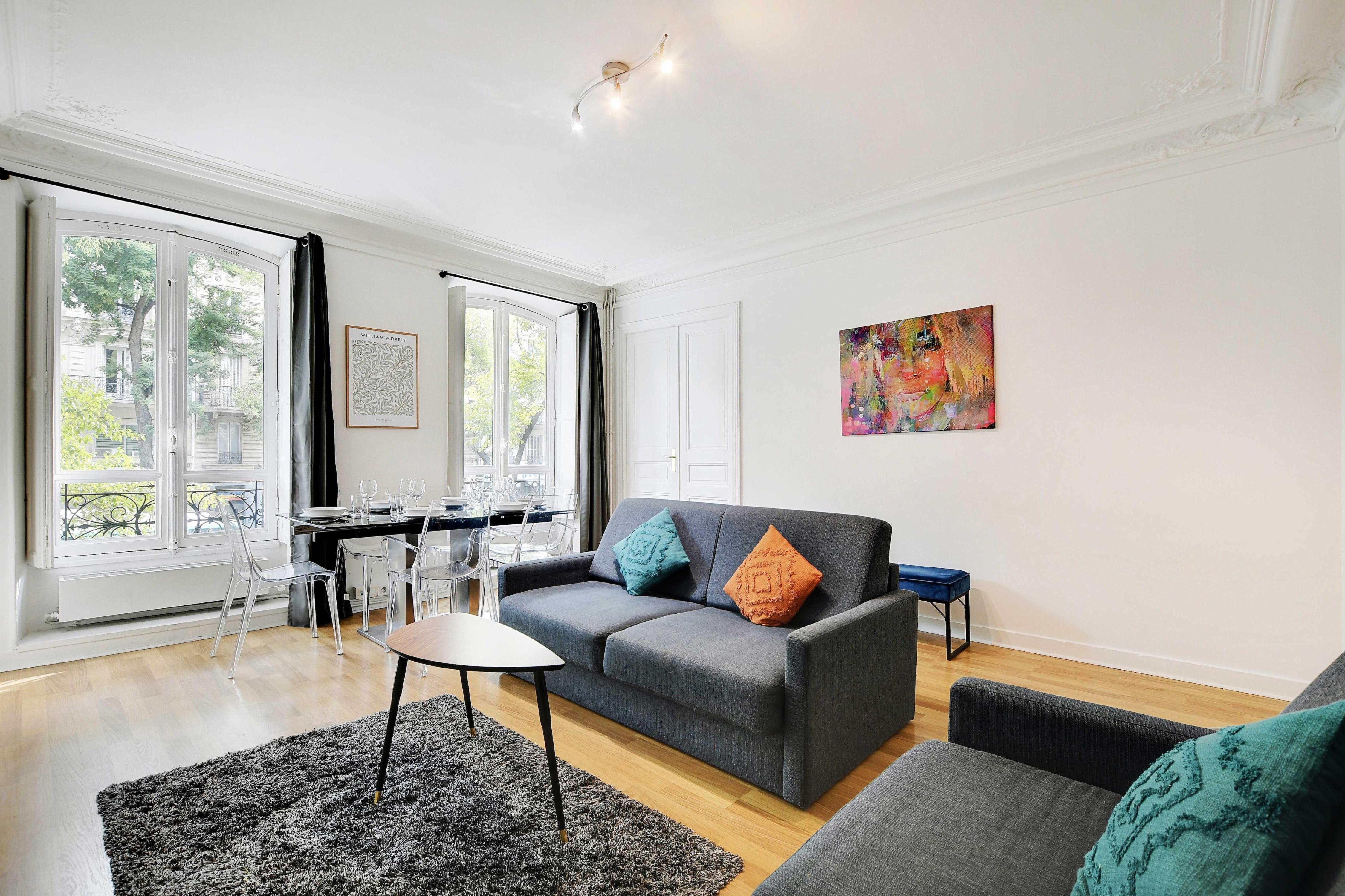 Chic Apartment -3BR/10P- Place de la Republique - Tap to explore photos