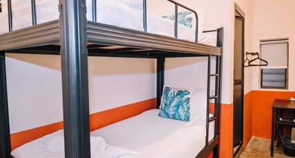 Swing & Pillows @ 75 Muntri Room Type - Small Twin Room