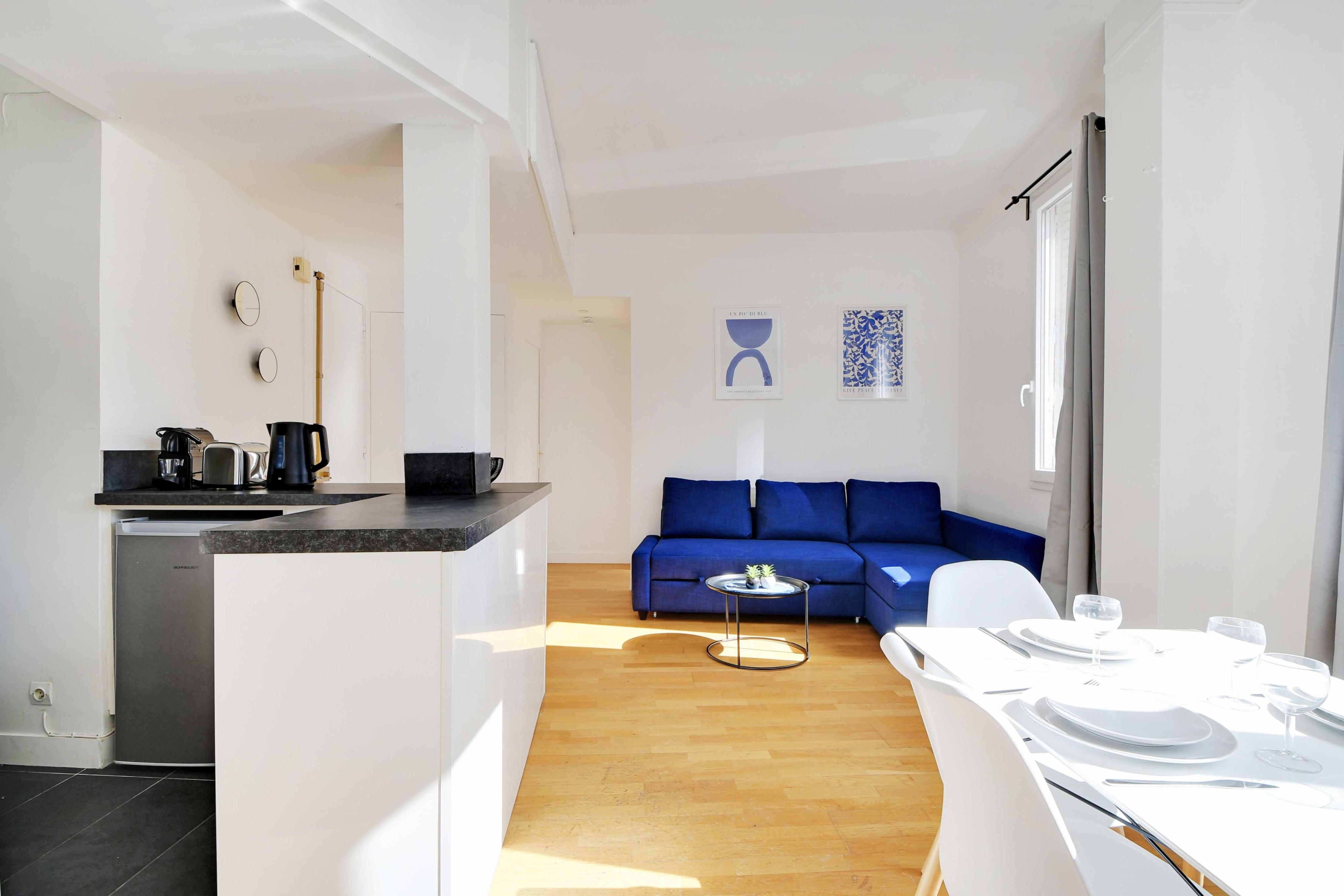 Comfortable Stay in Suresnes Near Paris - Tap to explore photos
