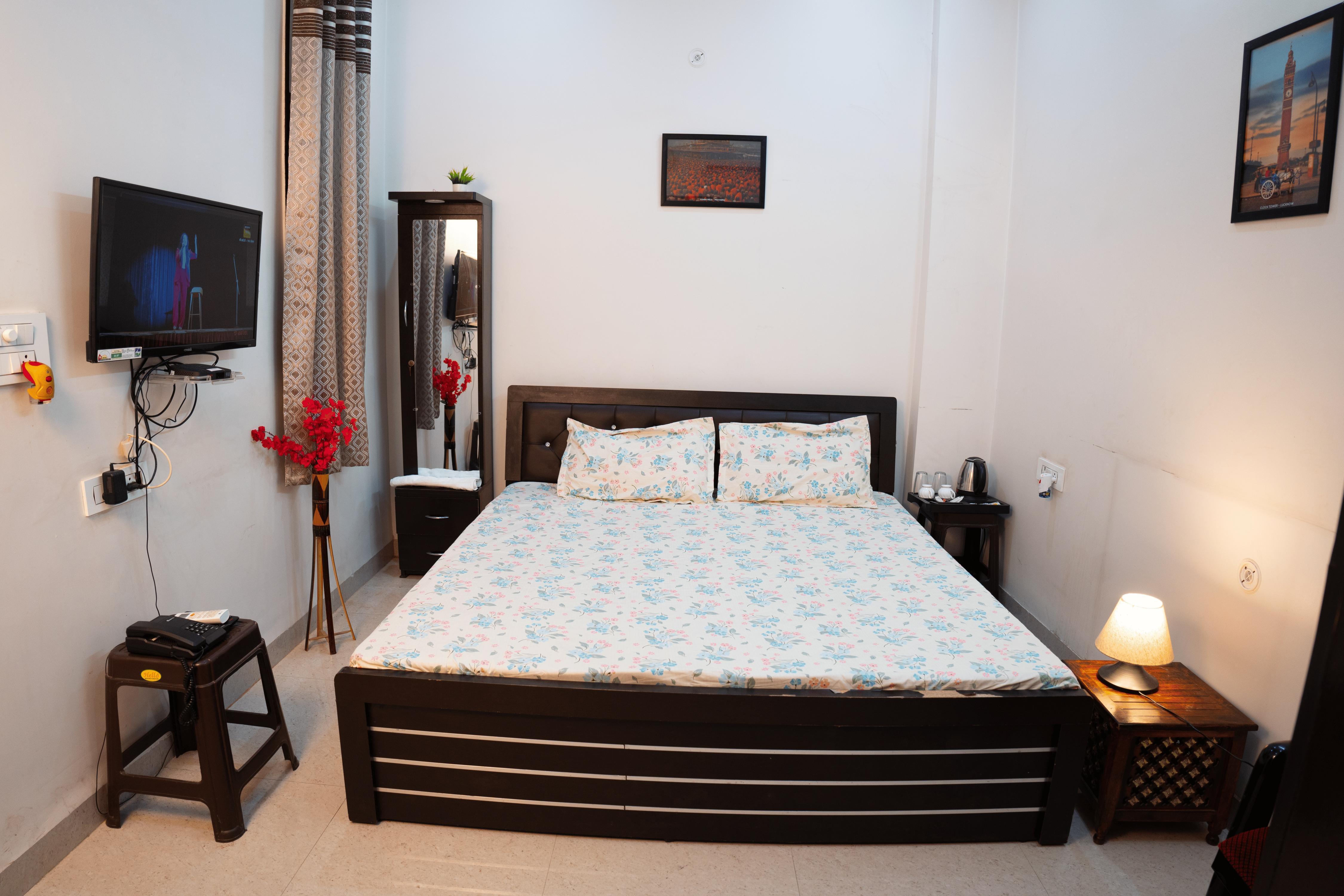 Entire 1bhk Flat | With Caretaker I Gomti Nagar - Tap to explore photos