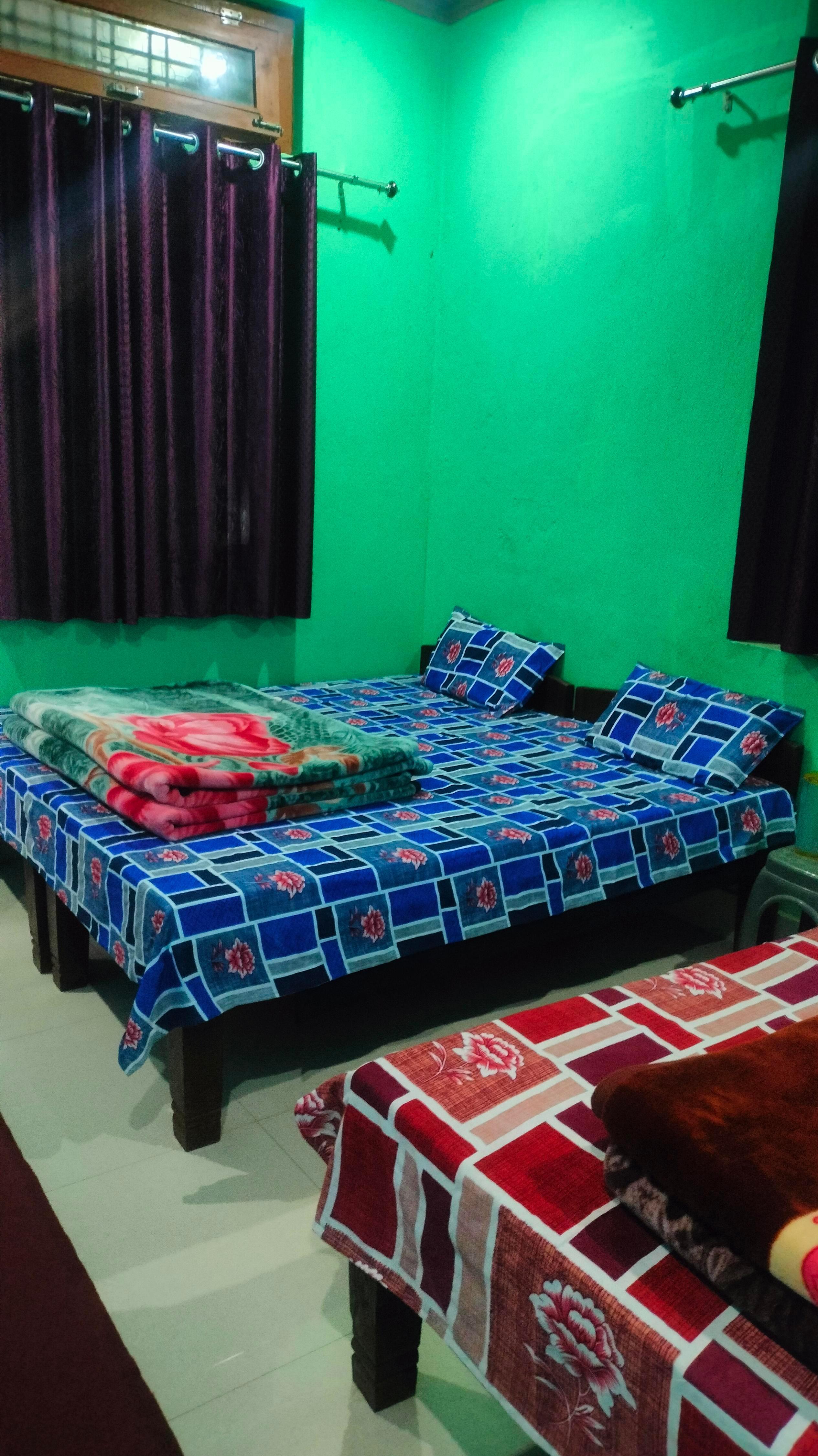 Guru chowrangi home stay/Hill residency - Tap to explore photos