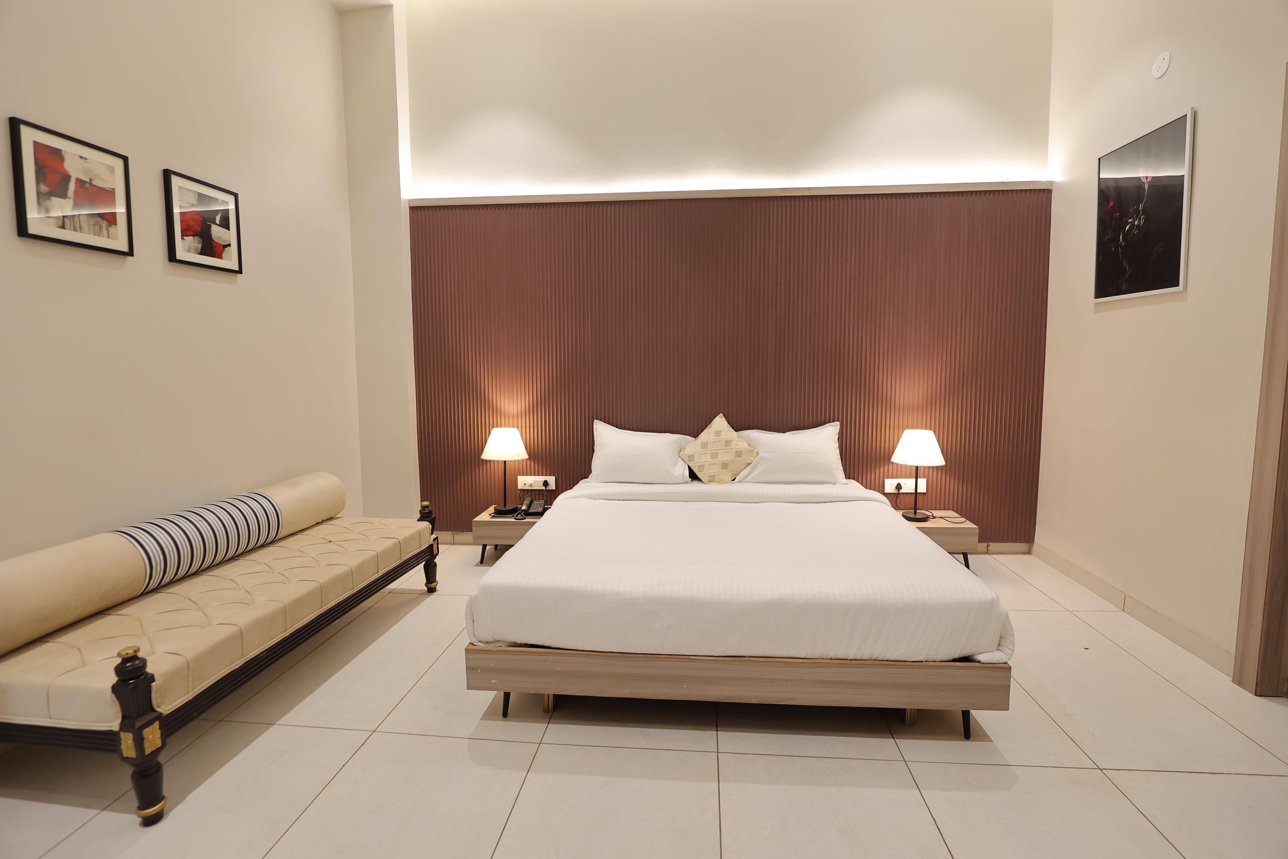 Vaishnav Hotel Room Type - Junior Suite