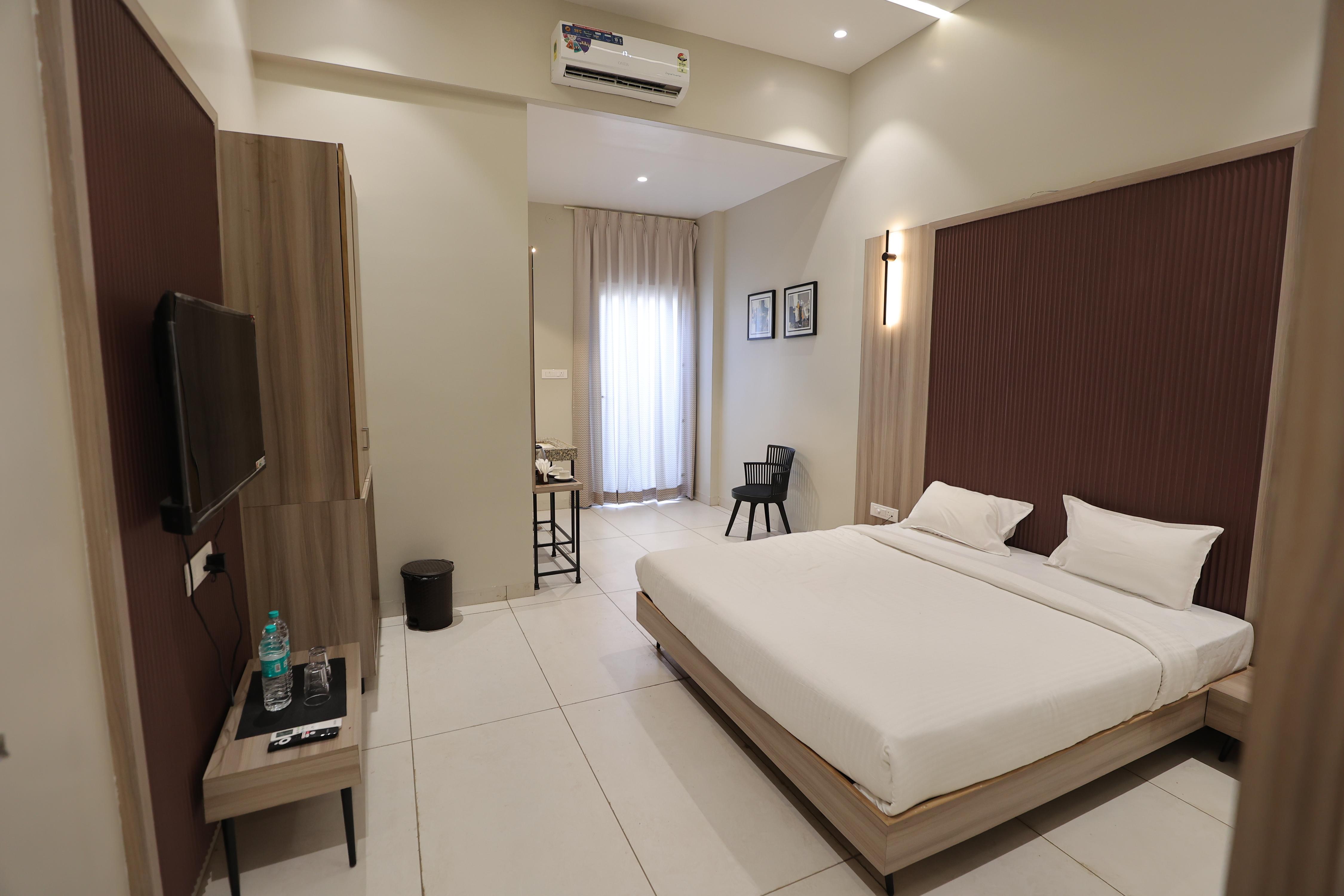 Vaishnav Hotel Room Type - Deluxe