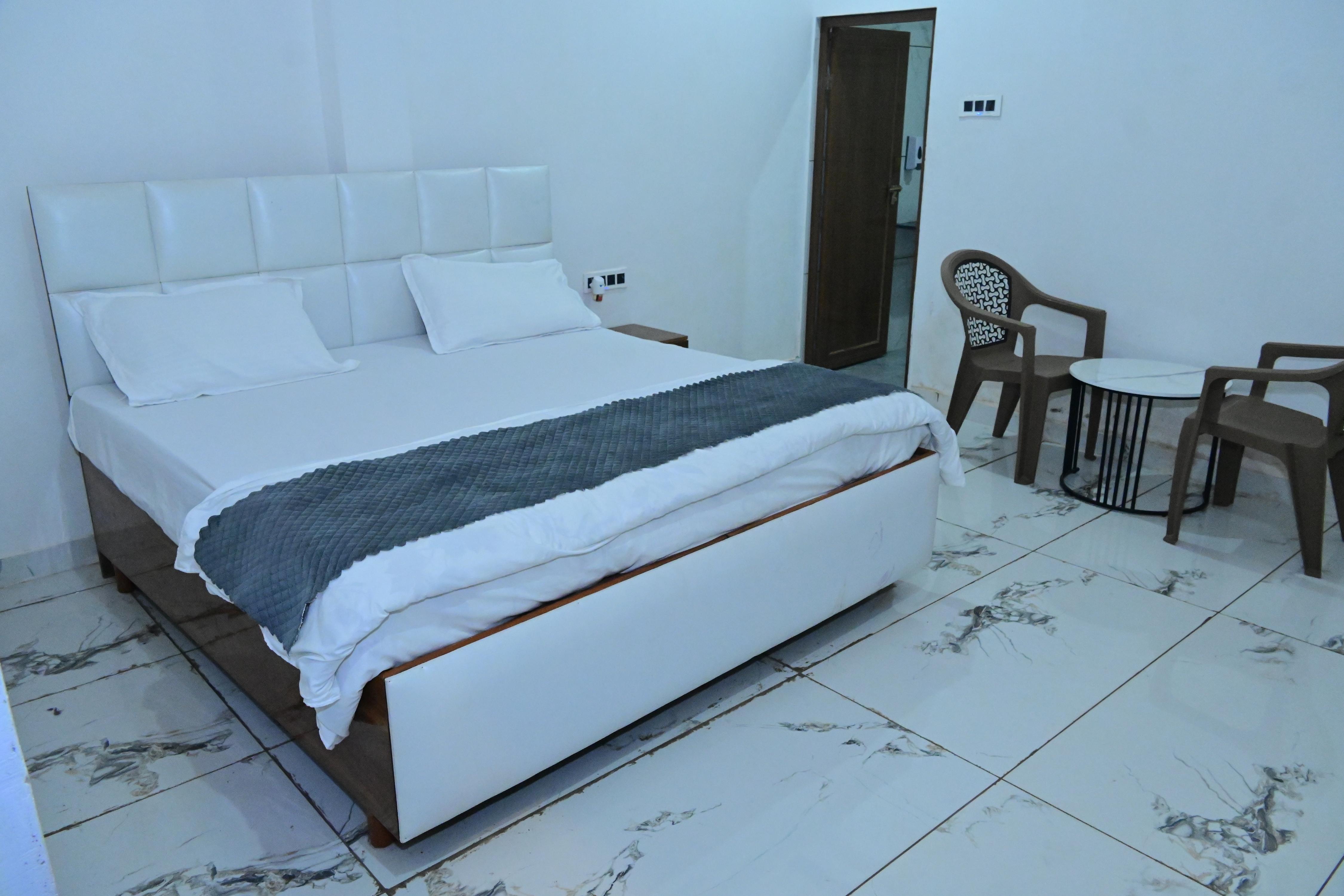 SHRI HARSHAN KRIPA GUEST HOUSE - Tap to explore photos