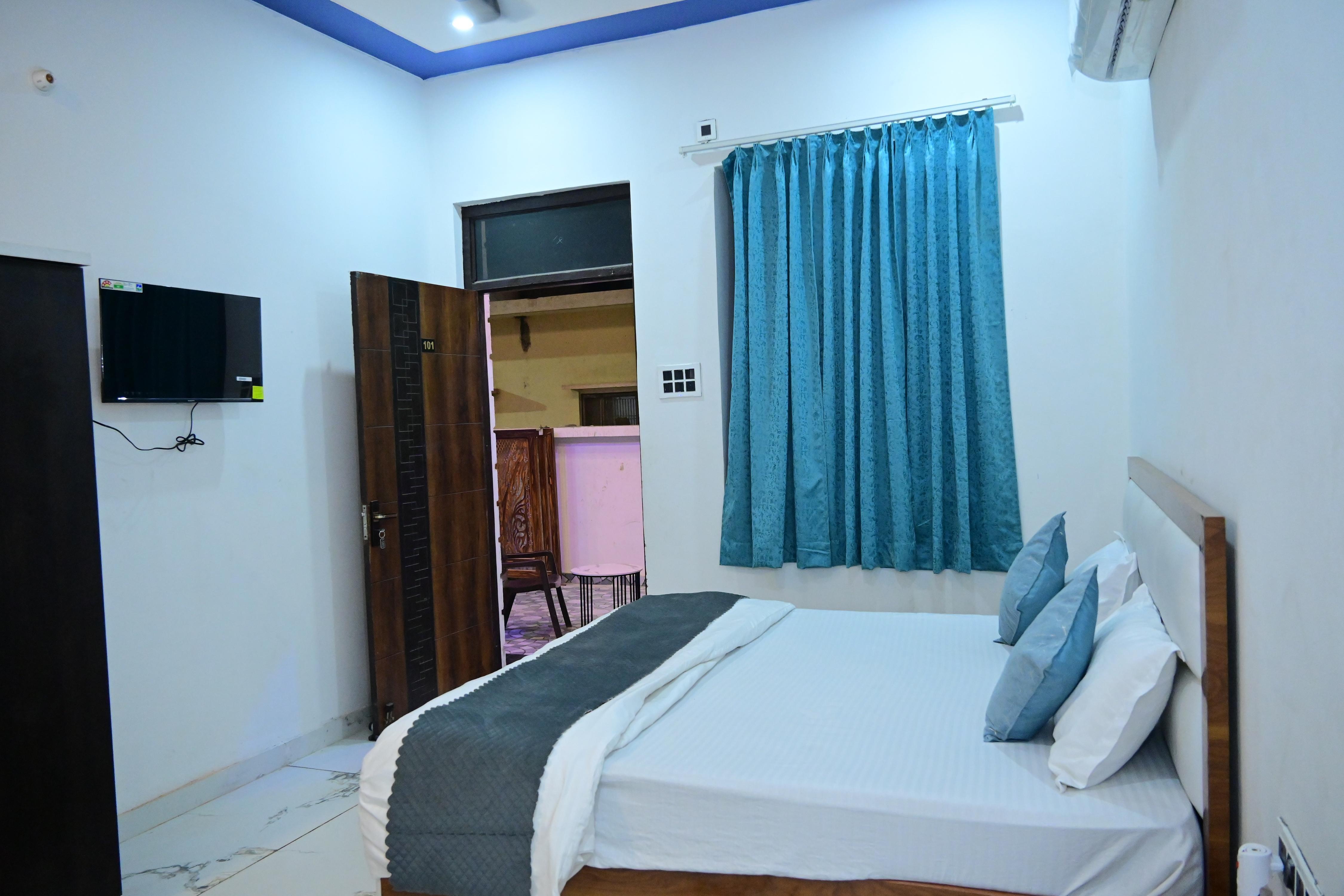 SHRI HARSHAN KRIPA GUEST HOUSE - Tap to explore photos