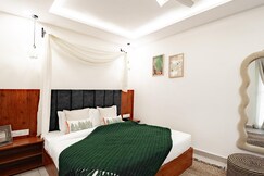 Humming Bird Rishikesh