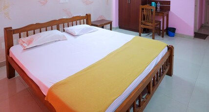 Sun Royal Residency Room Type - Deluxe AC Room