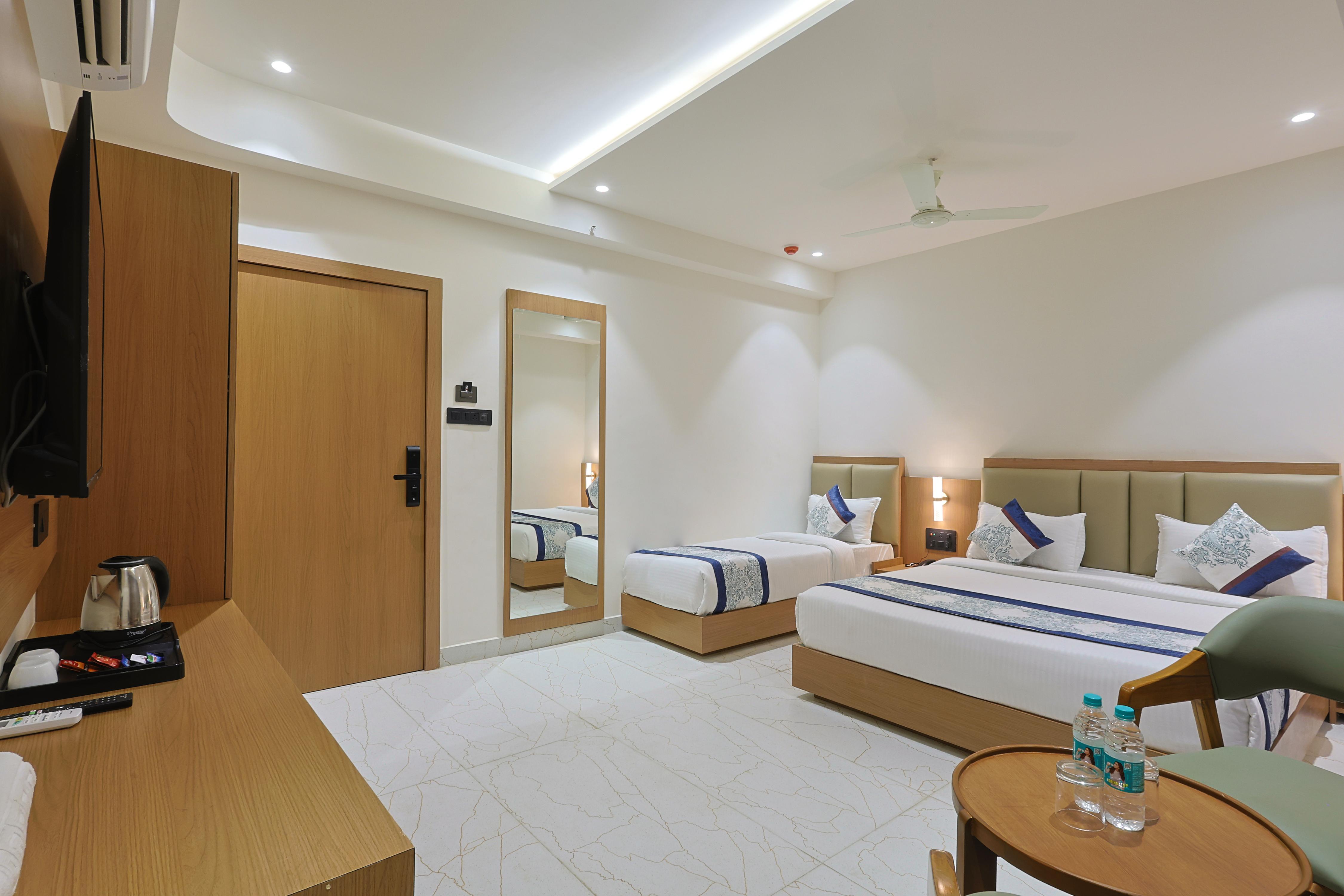 Hotel Sunshine Inn- 1.5 Kms from Temple Room Type - EXECUTIVE TRIPLE BED