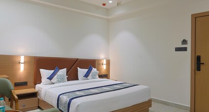 Hotel Sunshine Inn- 1.5 Kms from Temple Room Type - SUPERIOR DOUBLE BED
