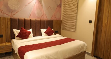 Hotel Aurum Stay Room Type - Deluxe