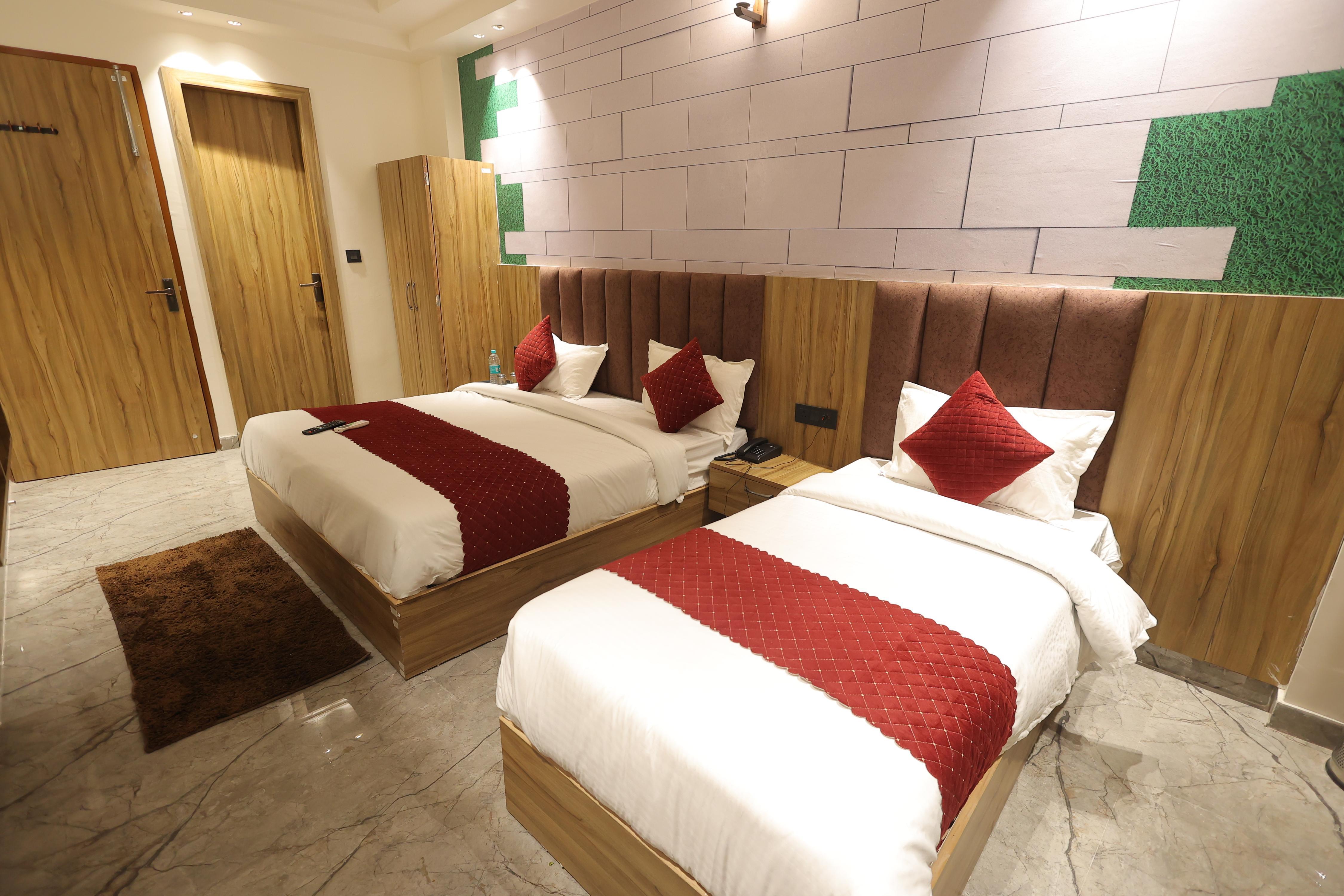 Hotel Aurum Stay - Tap to explore photos