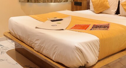 Hotel Meet Palace Vastrapur Room Type - Deluxe room