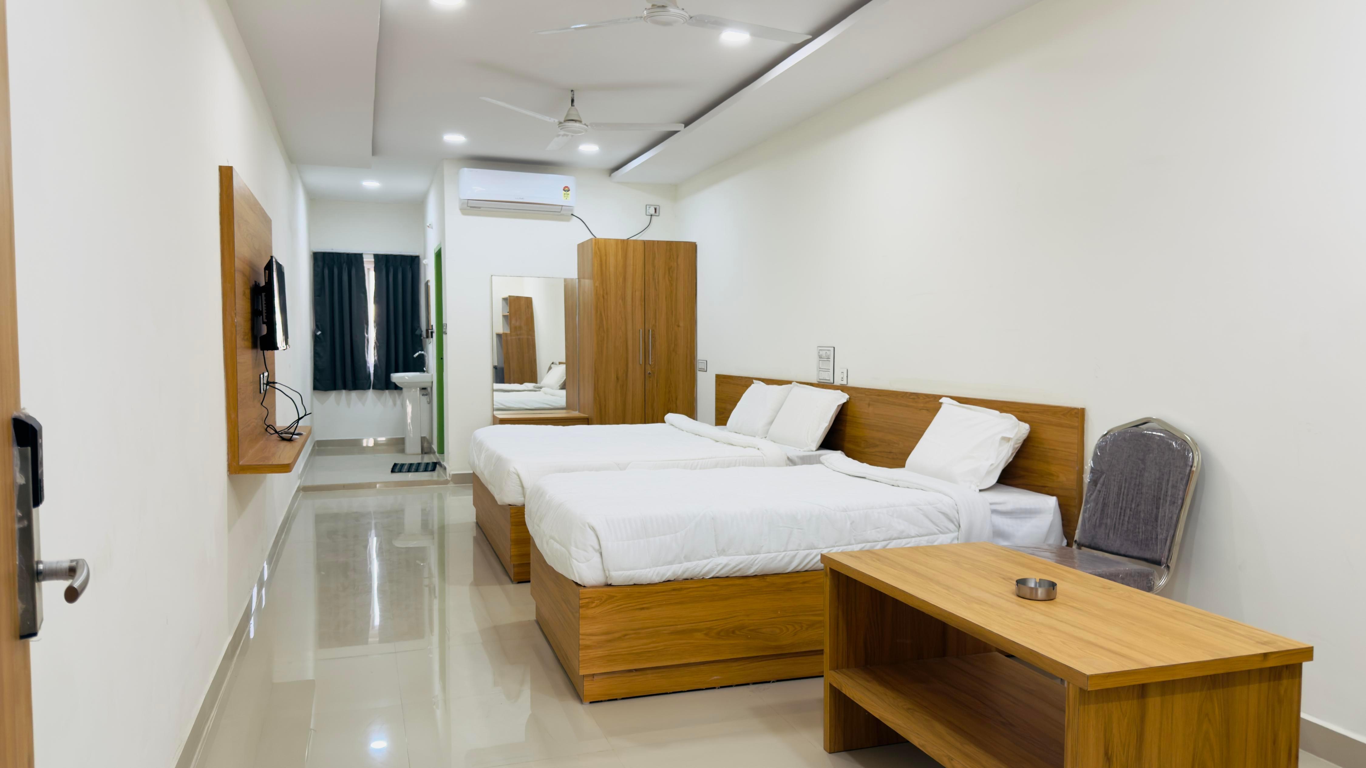 SRI HARSHA A/C LUXURY ROOMS Room Type - Family room