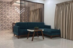 Villa Seaway w/Pool & Jacuzzi - Stunning 3BHK