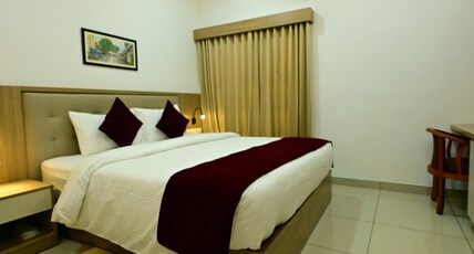 NORTH FORT REGENCY Room Type - Deluxe Room with King Bed