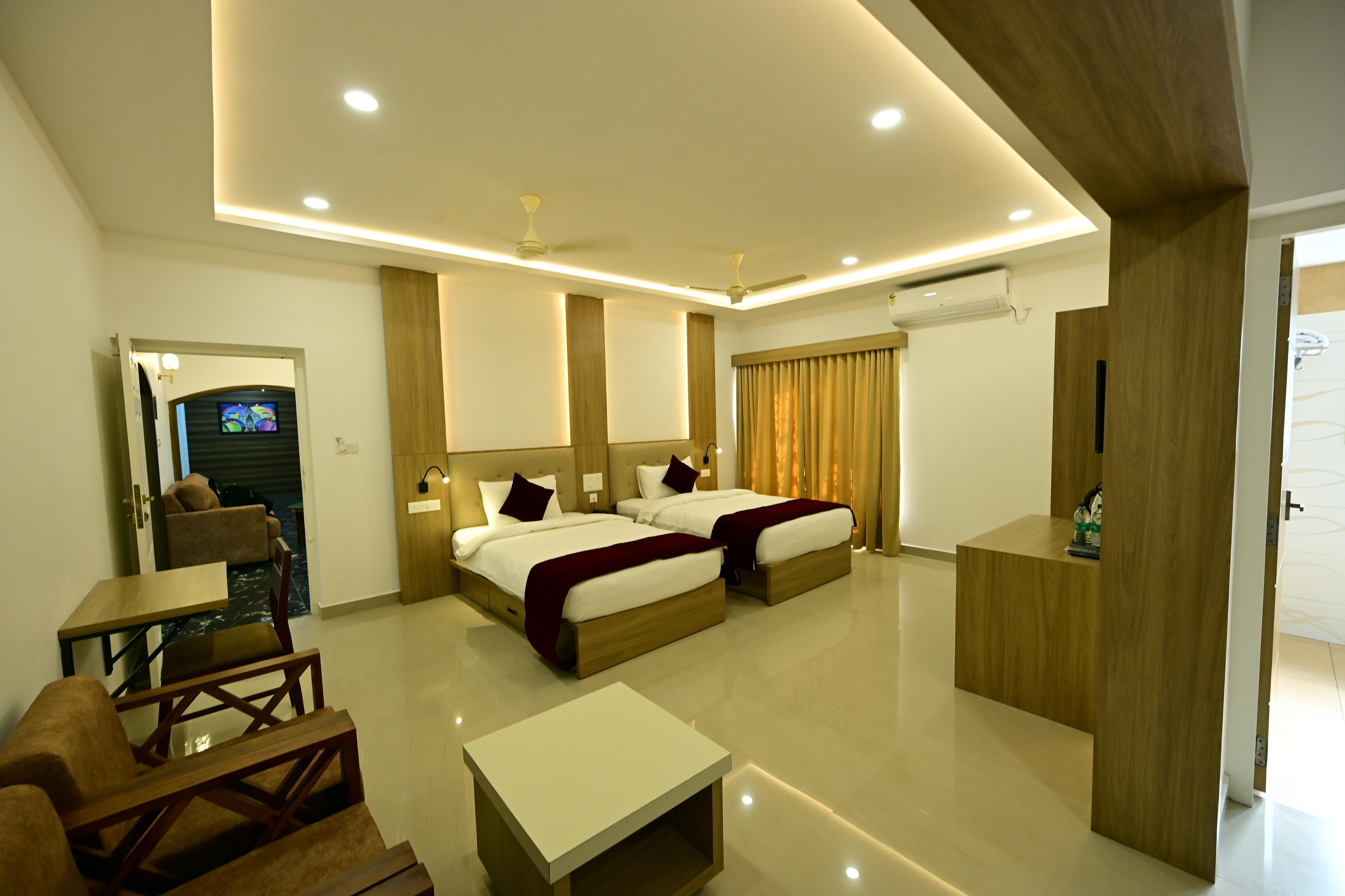 NORTH FORT REGENCY Room Type - Suite with two Double Beds