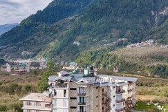 The  White Season Resort By Trinay Hotels