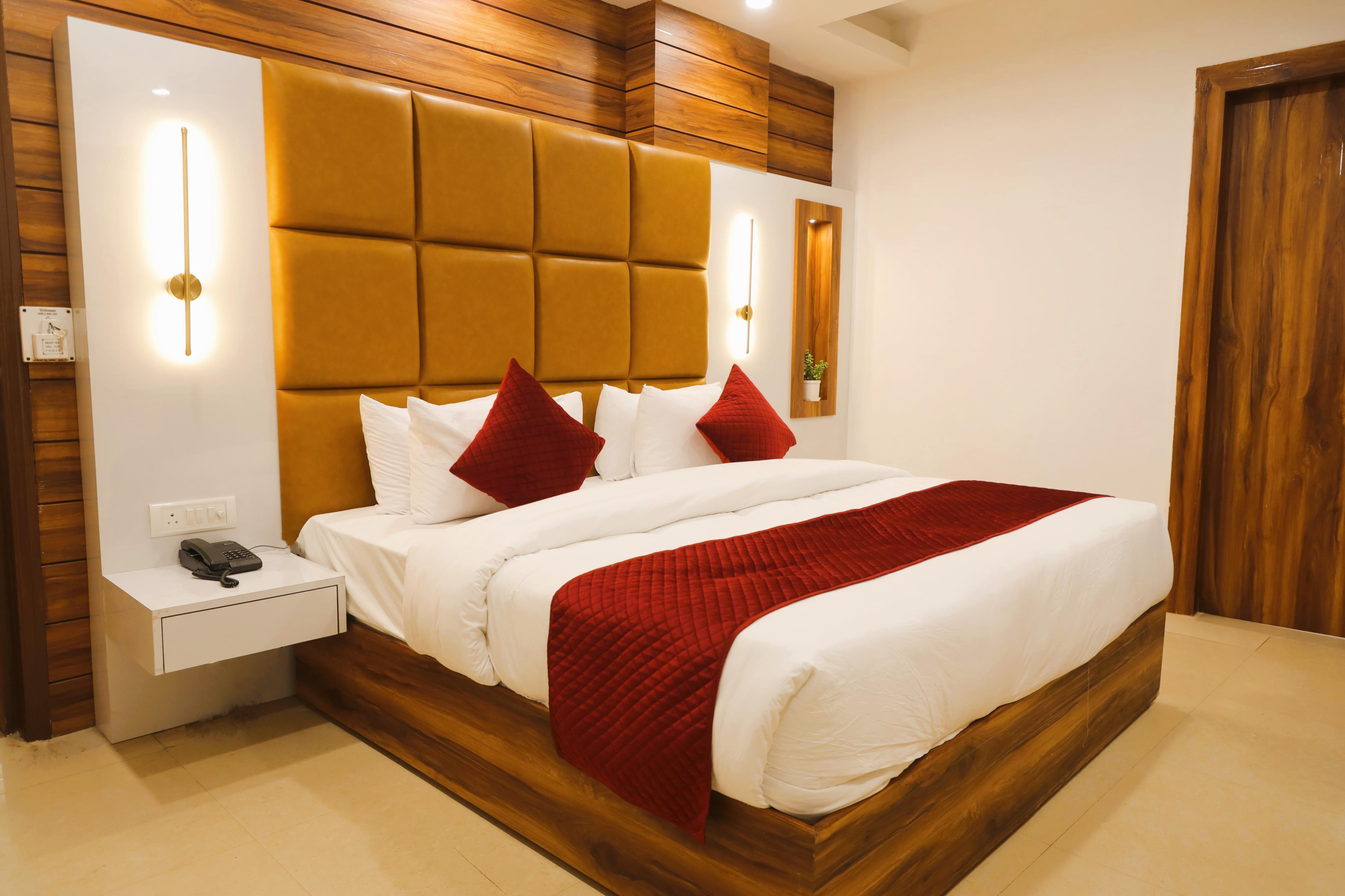 Jeyan Inn by Golden Tree @ karol Bagh - Tap to explore photos