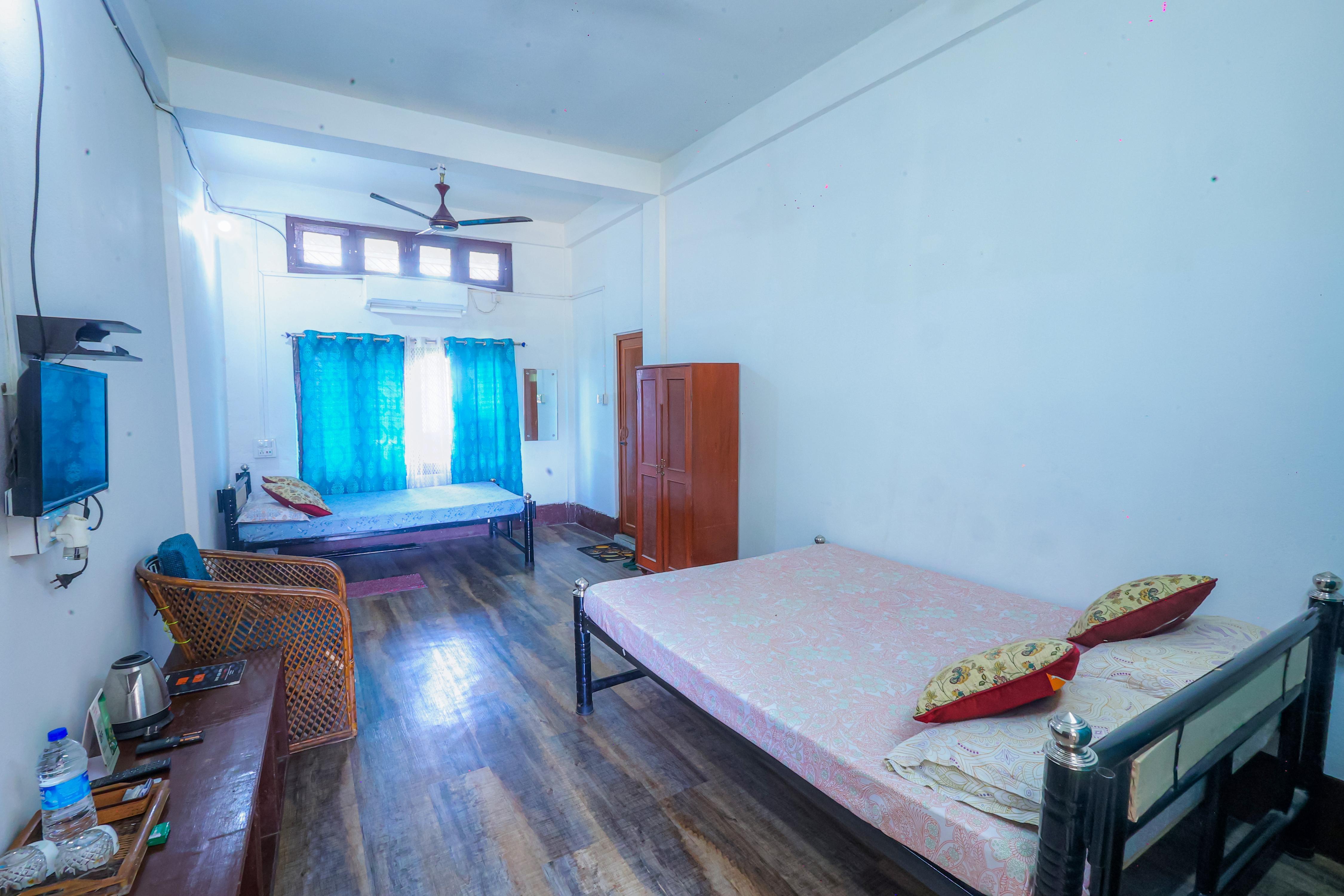 Bhaskar Homestay Room Type - AC Triple Room
