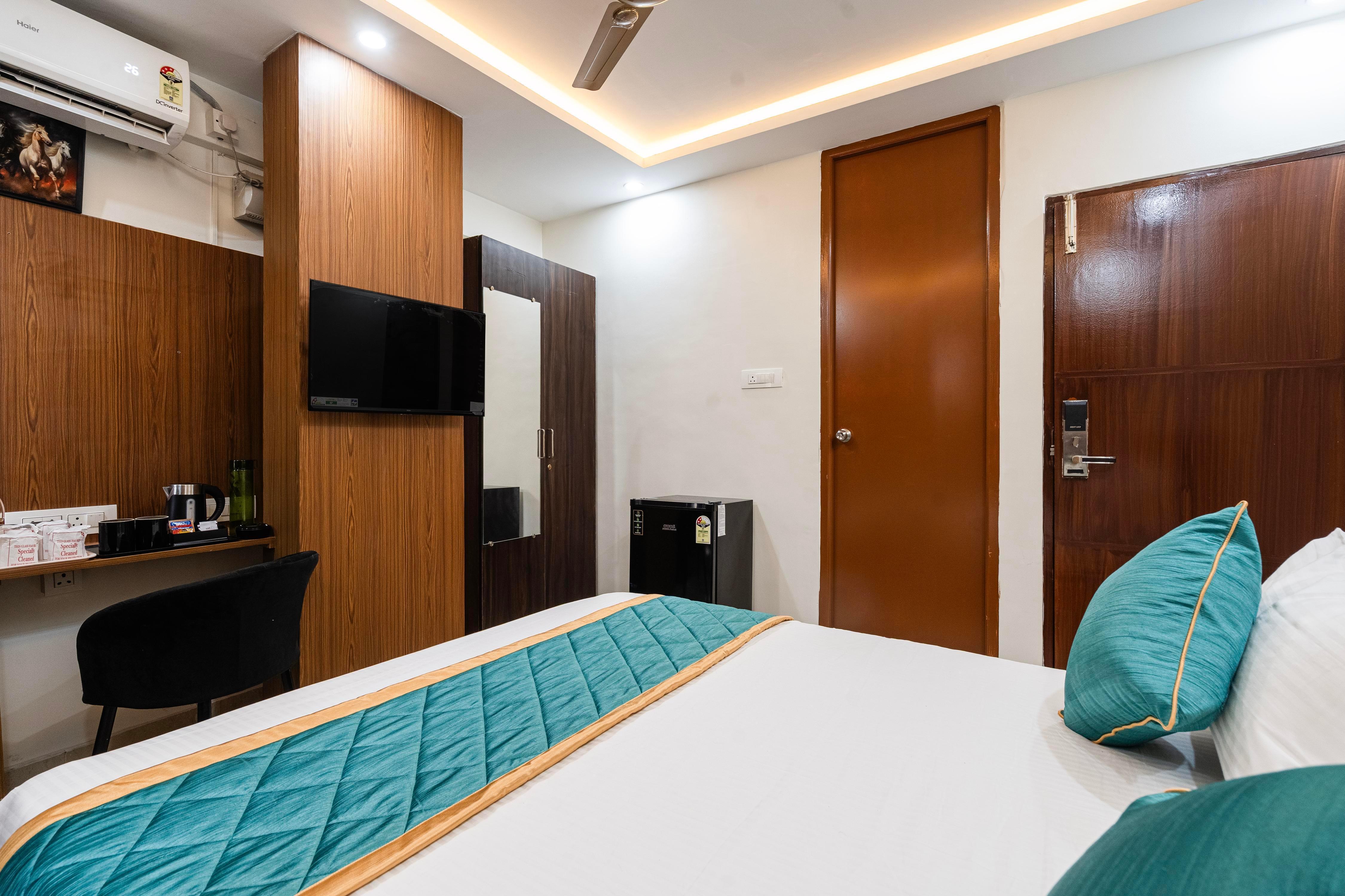 Hotel Elmas suites - Bellandur - Tap to explore photos