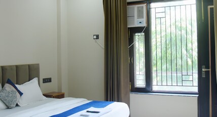 Radiant Blu Hotel - Anthurium & Sector 70 Room Type - Deluxe Rooms Radiant Blu Hotel - Anthurium & Sector 70 Room Type - Deluxe Rooms