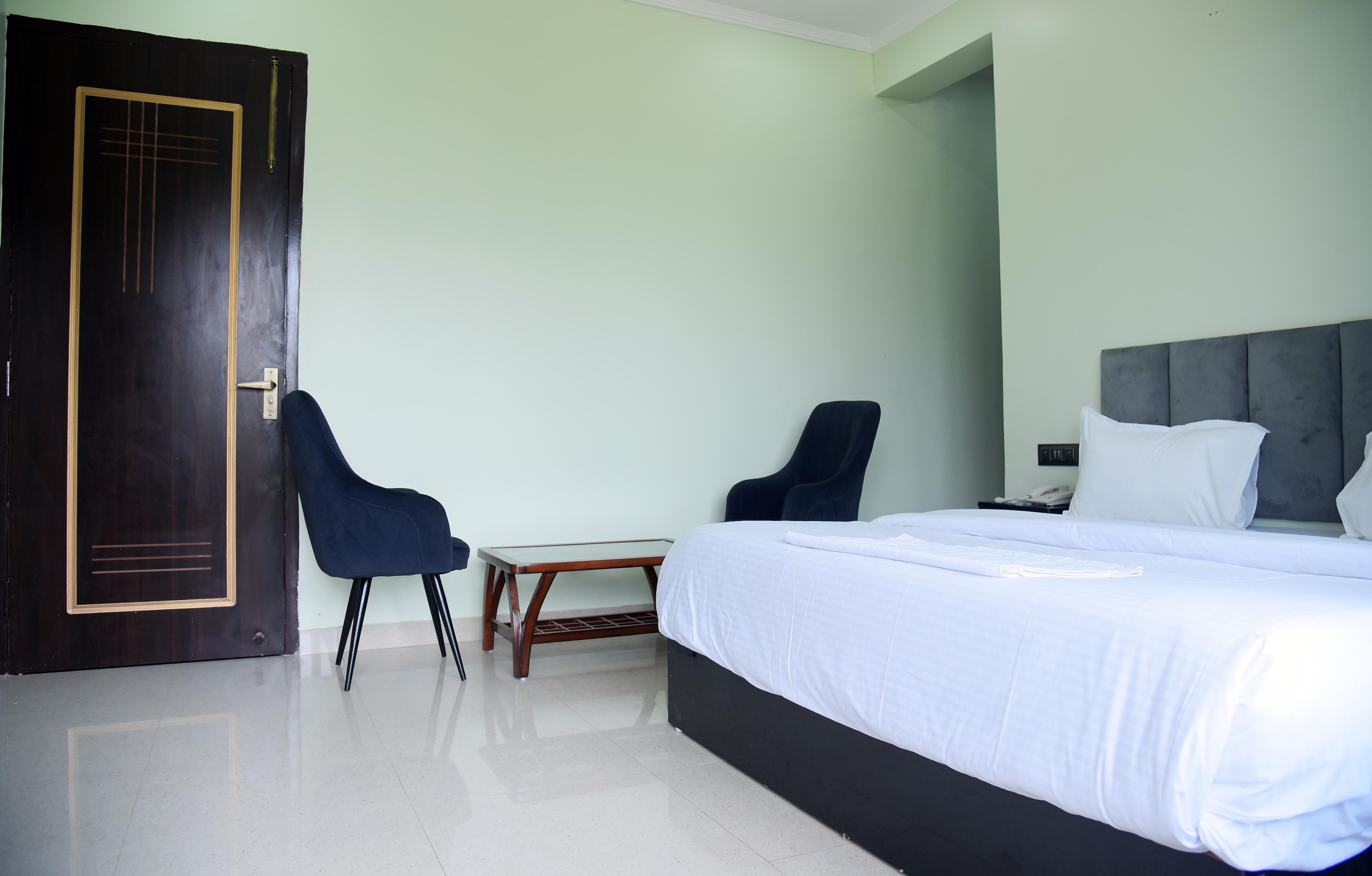 Radiant Blu Hotel - Anthurium & Sector 70 - Tap to explore photos