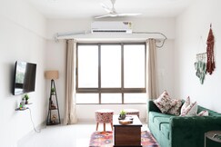 Boho, Breezy sun-kissed 2BHK Apt near Airport